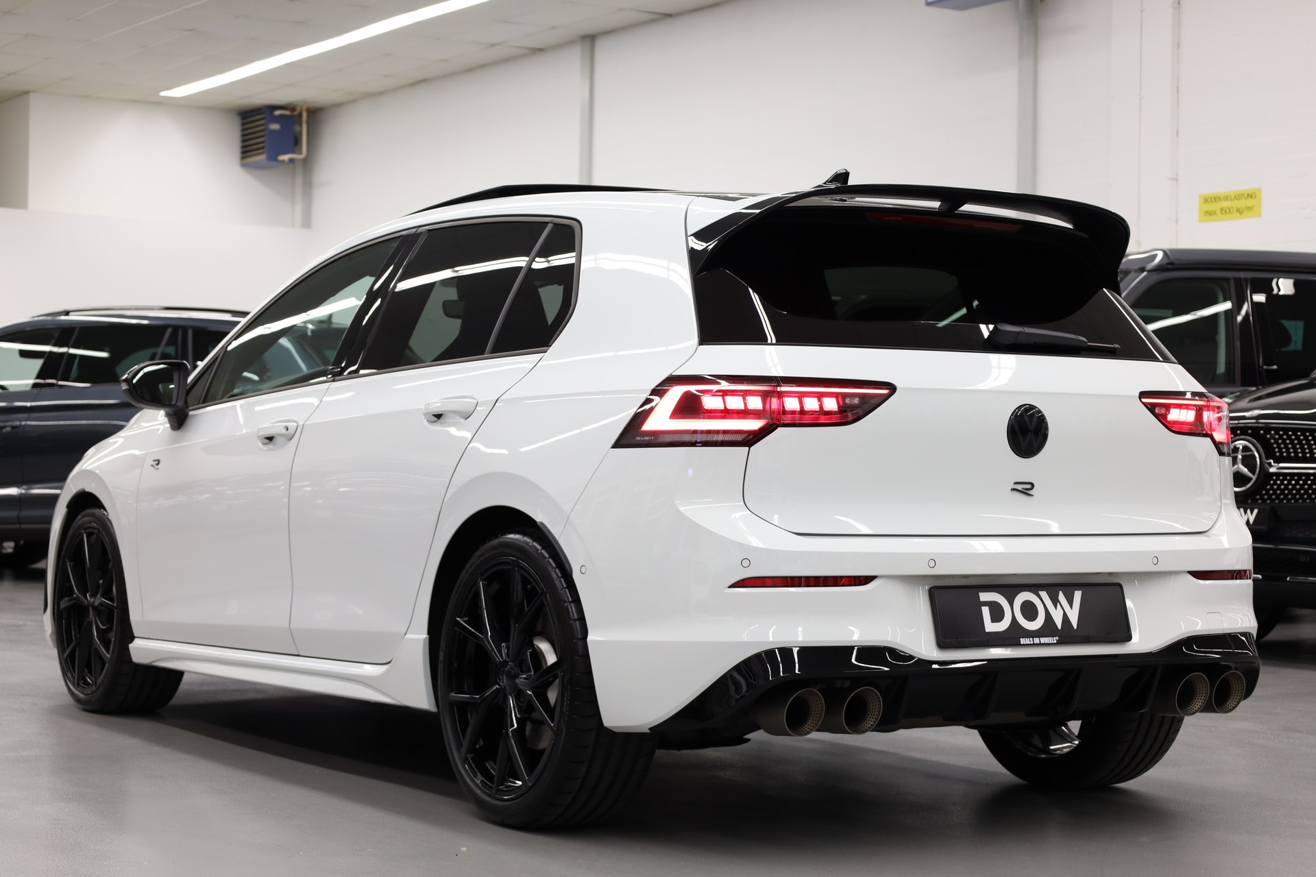 VW Golf VIII 2.0 TSI R Black Edition DSG 4motion-showroom-element-3