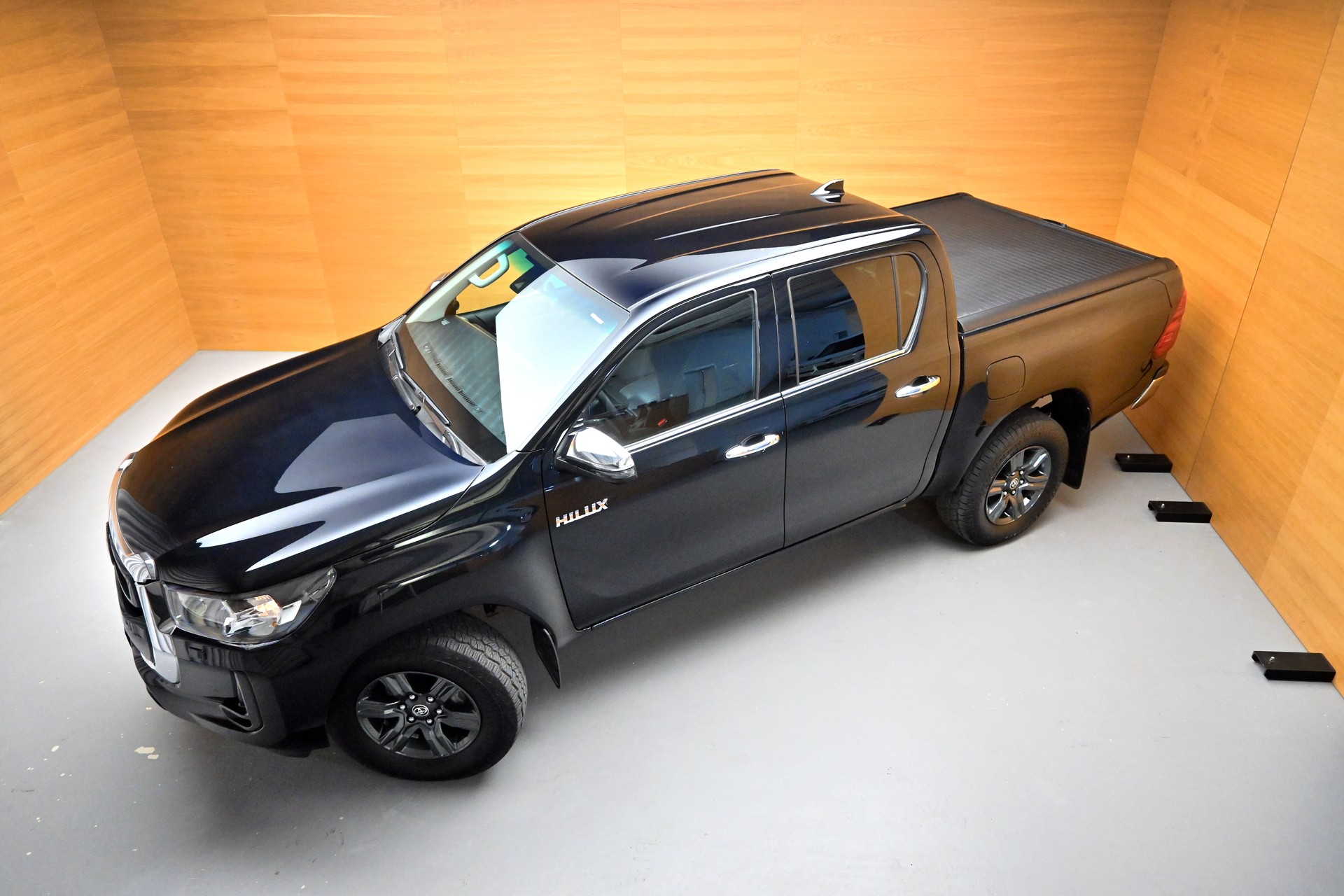 TOYOTA Hilux 2.8D-4D Premium Double Cab 4x4 *AHK*-showroom-element-1