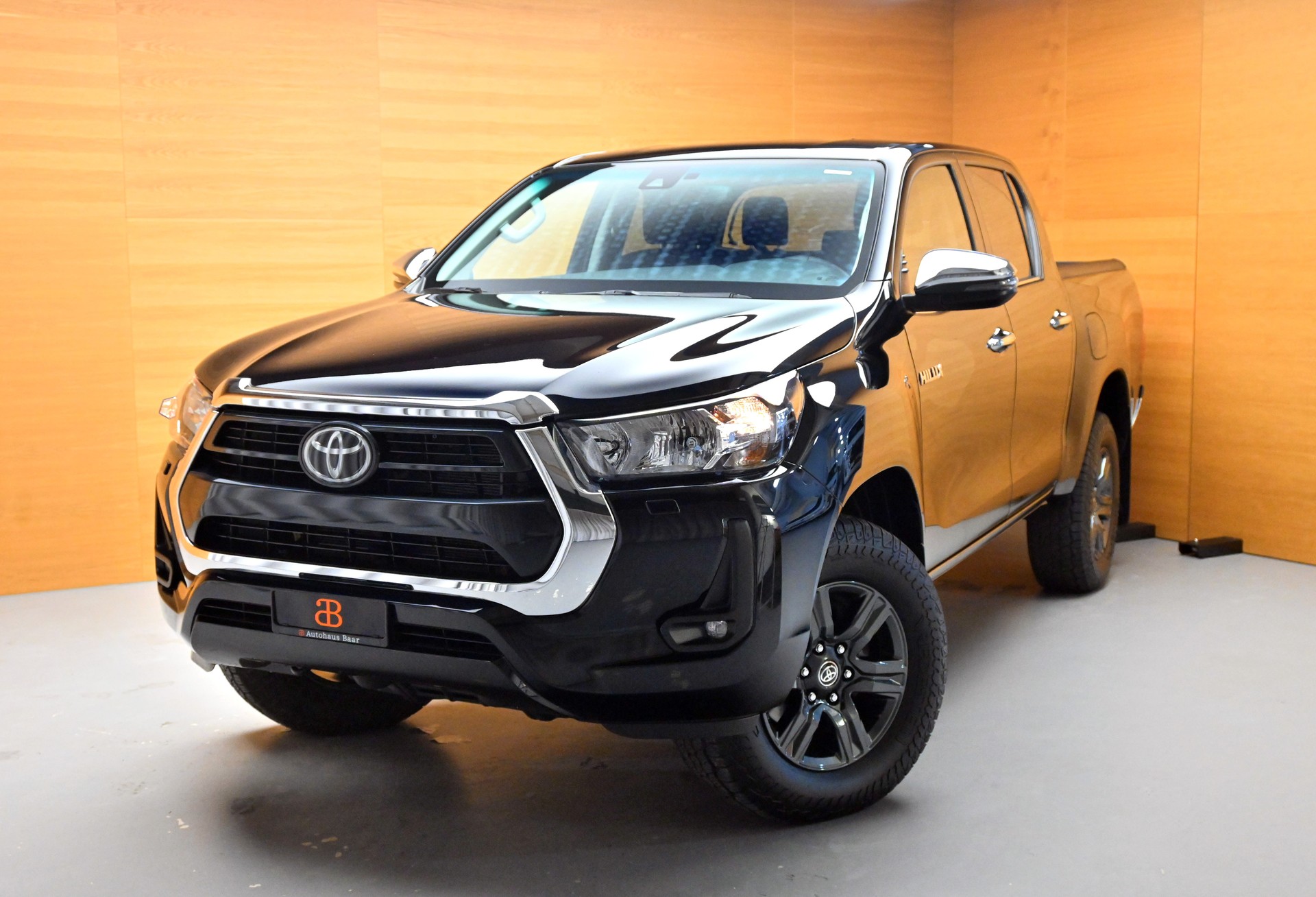 TOYOTA Hilux 2.8D-4D Premium Double Cab 4x4 *AHK*