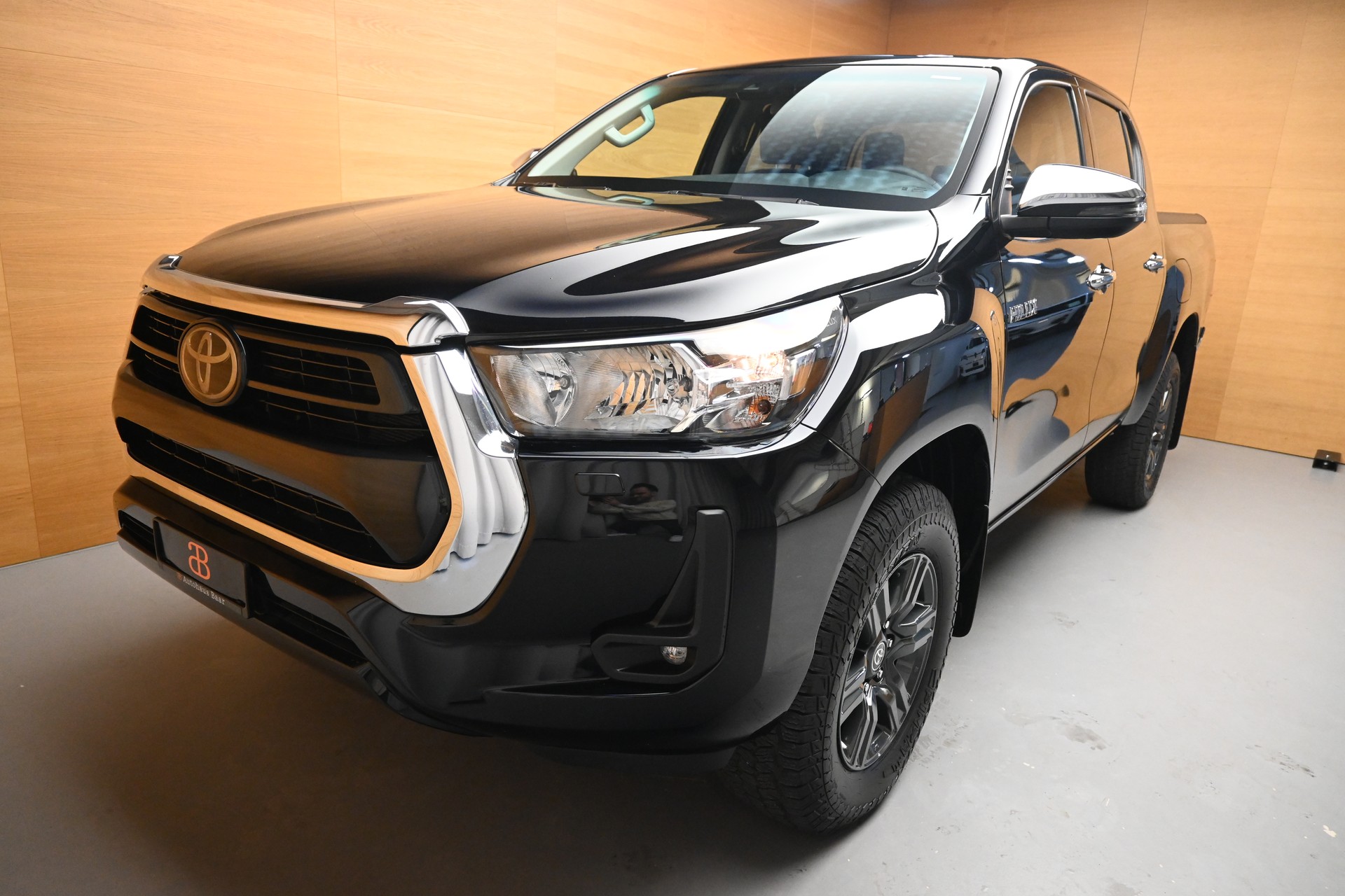 TOYOTA Hilux 2.8D-4D Premium Double Cab 4x4 *AHK*-showroom-element-3