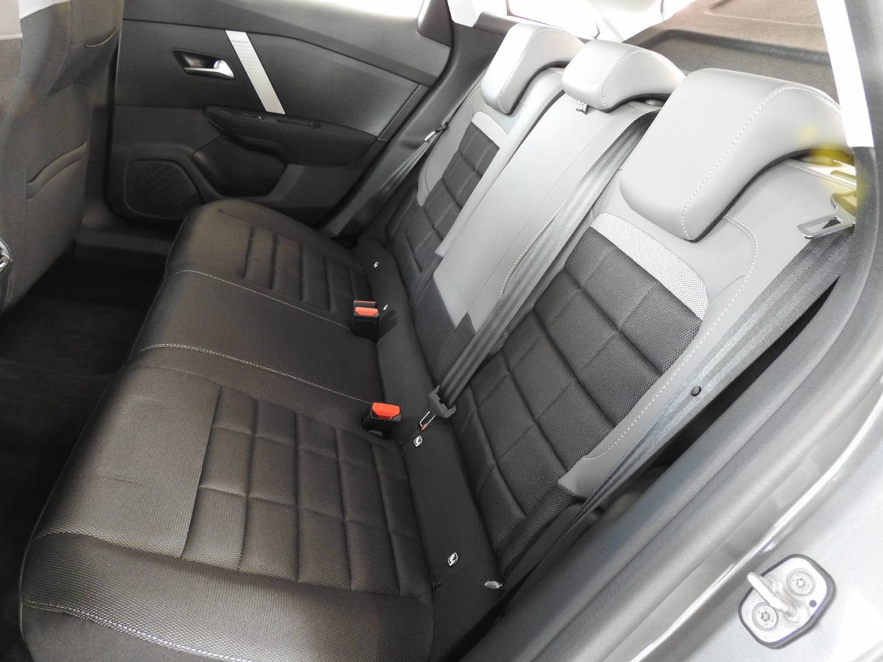 CITROEN C4 1.2 Hybrid You+-image-11