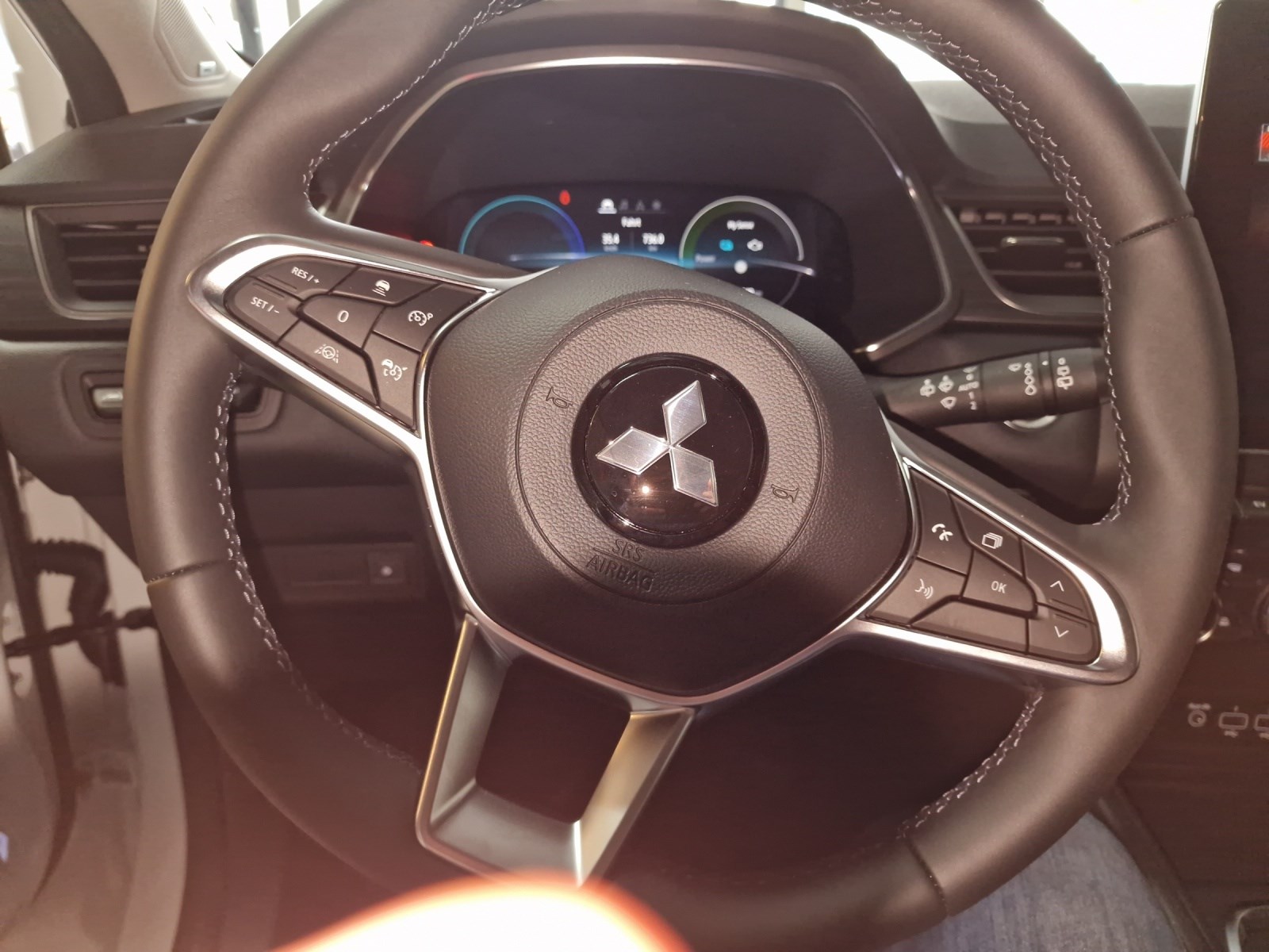 MITSUBISHI ASX 1.6 PHEV Instyle-image-8