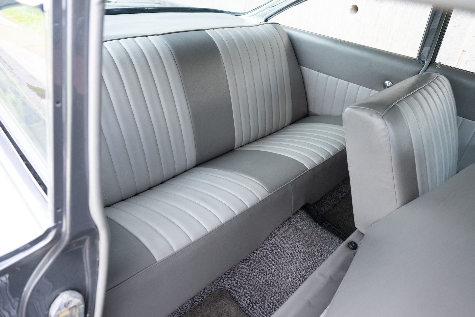 CHEVROLET Biscayne-image-11