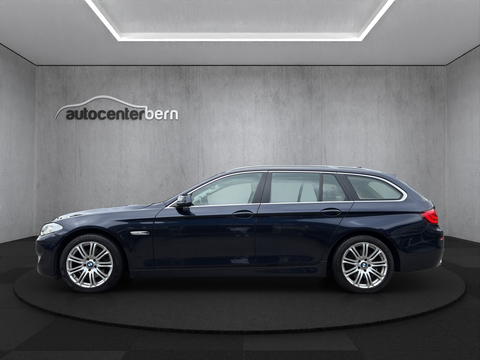 BMW 520d Steptronic-showroom-element-3
