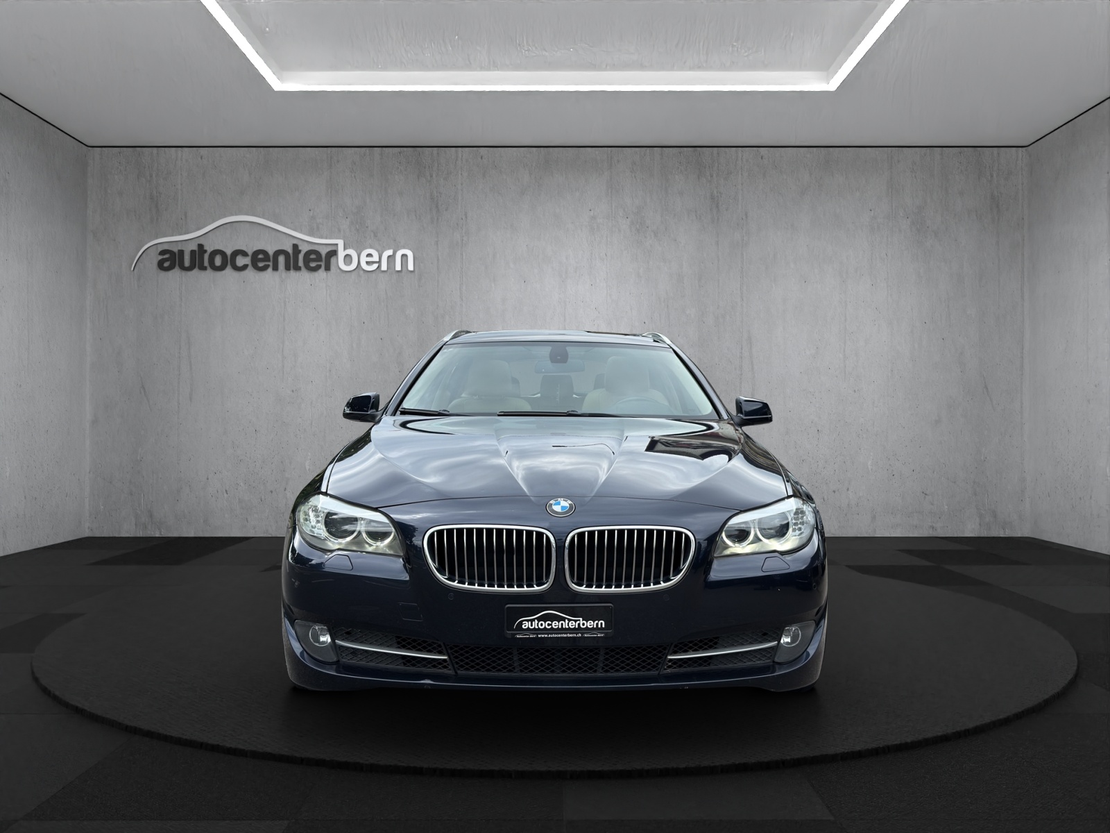 BMW 520d Steptronic-showroom-element-1