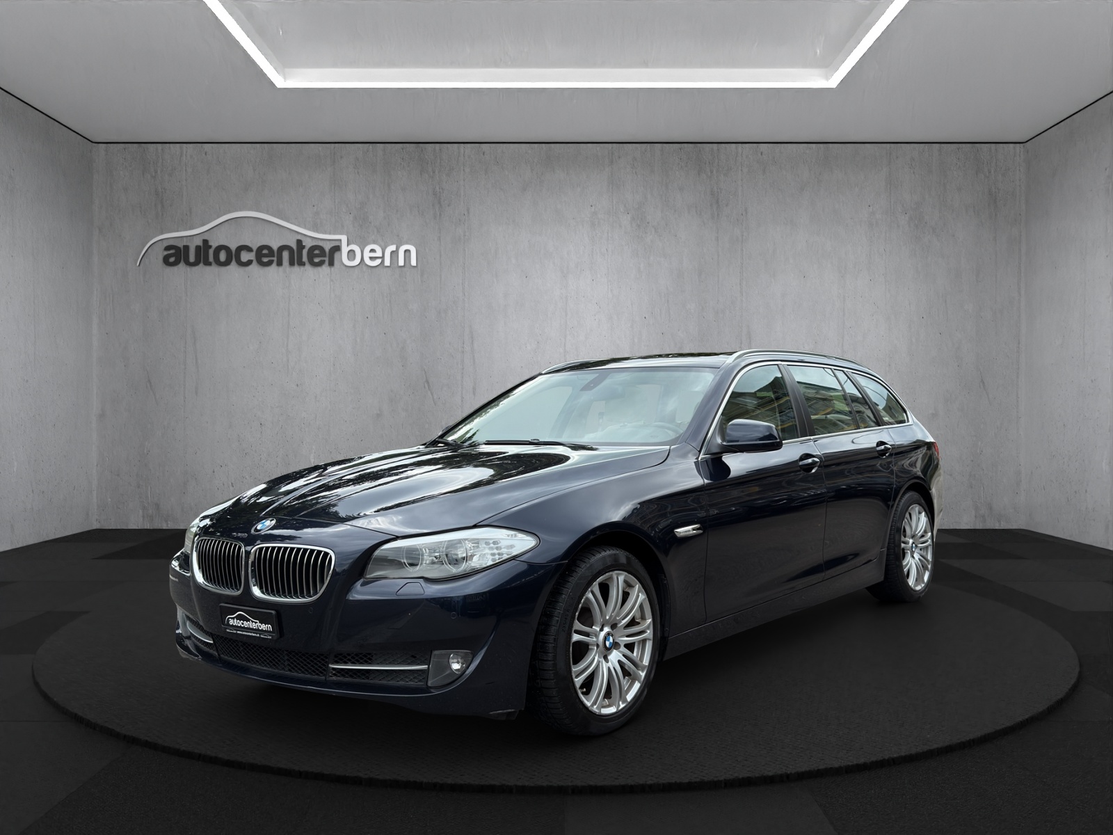 BMW 520d Steptronic-showroom-element-2