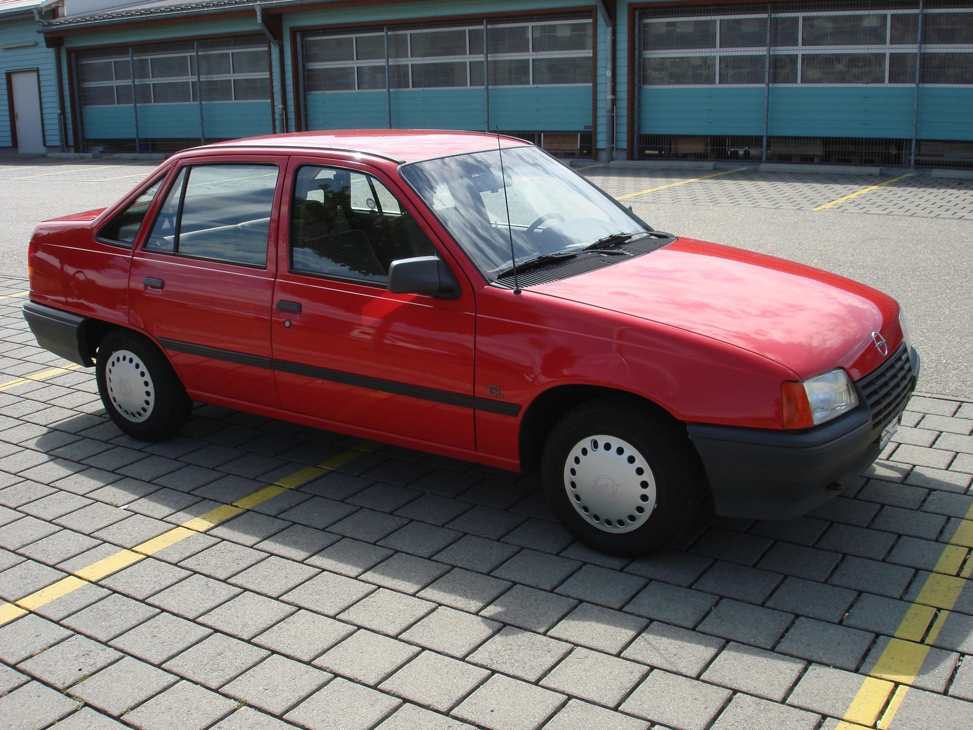 OPEL Kadett 1300i GLS-showroom-element-1