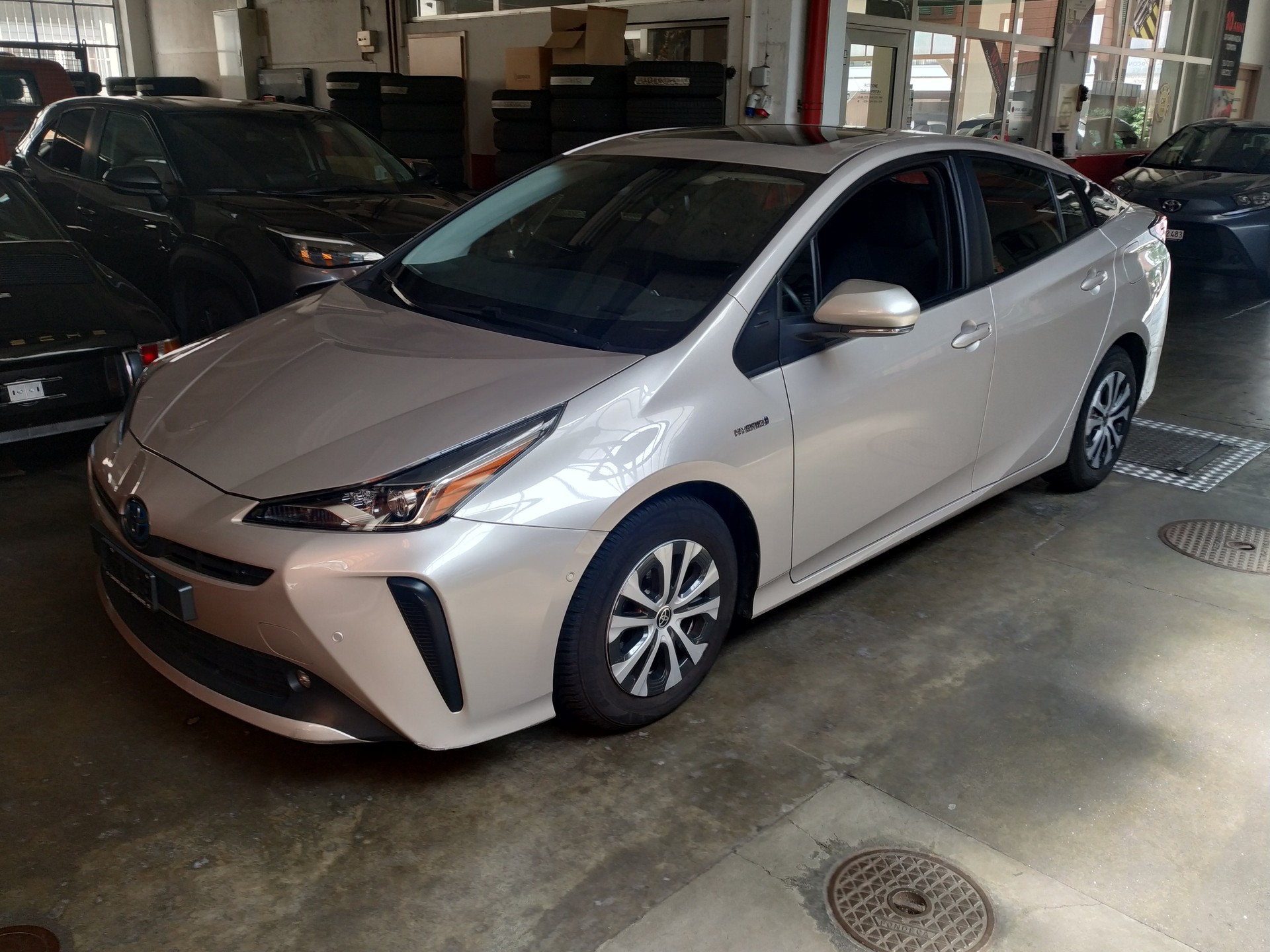 TOYOTA Prius 1.8 VVT-i HSD Premium-showroom-element-2