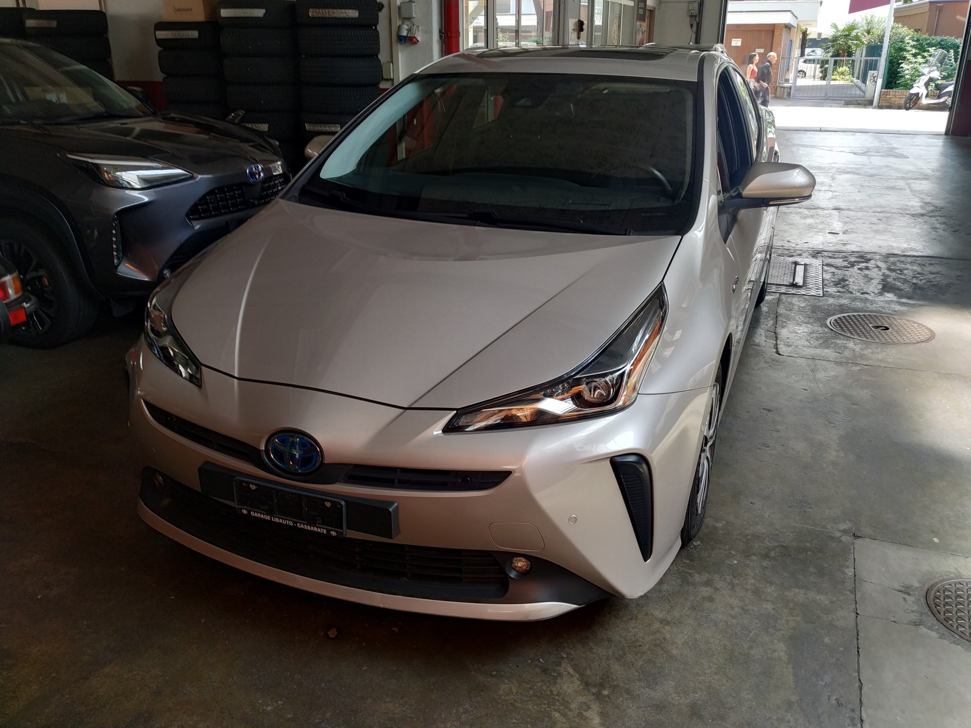 TOYOTA Prius 1.8 VVT-i HSD Premium-showroom-element-3