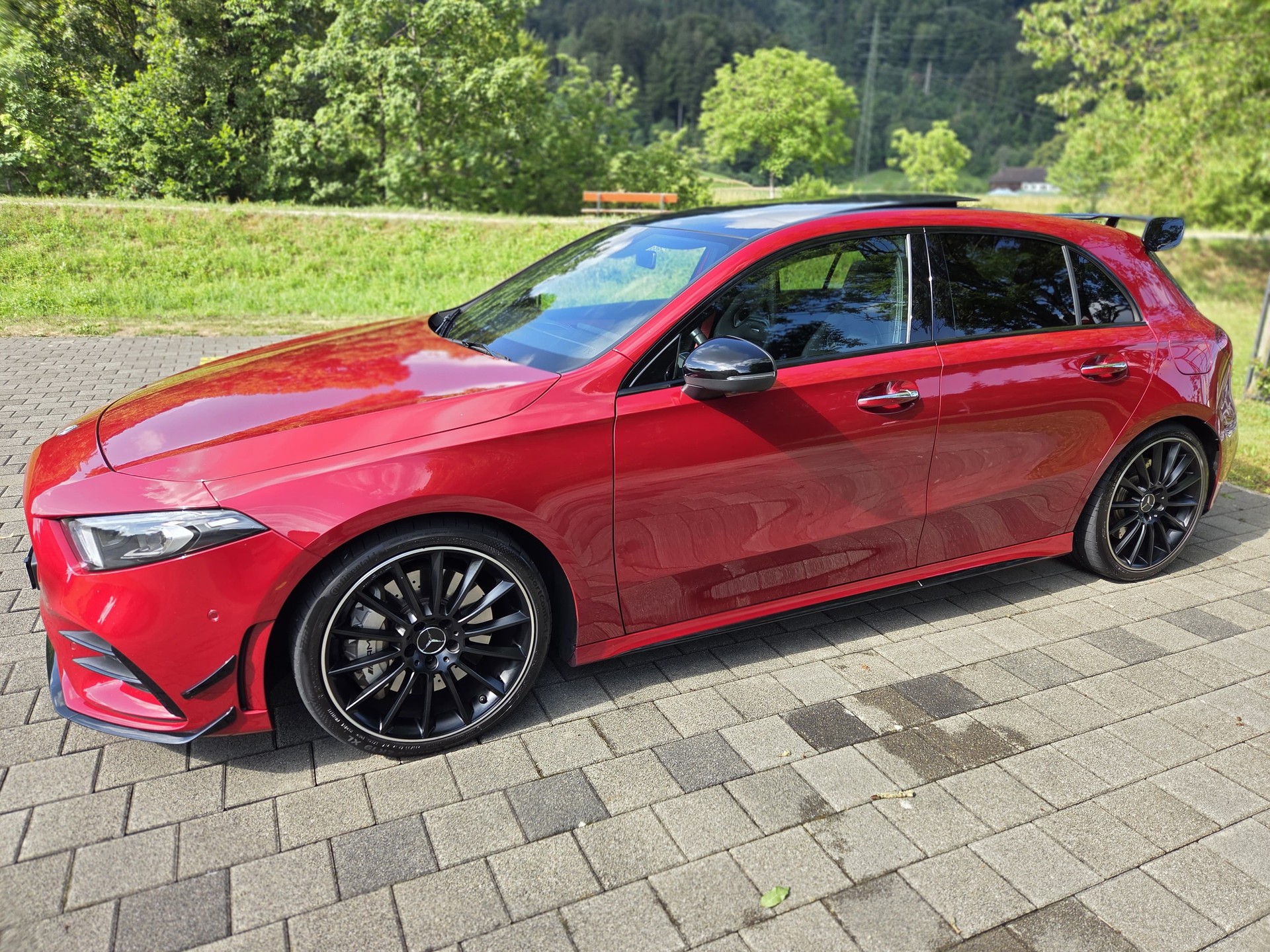 MERCEDES-BENZ A 35 AMG 4Matic Speedshift-image-4