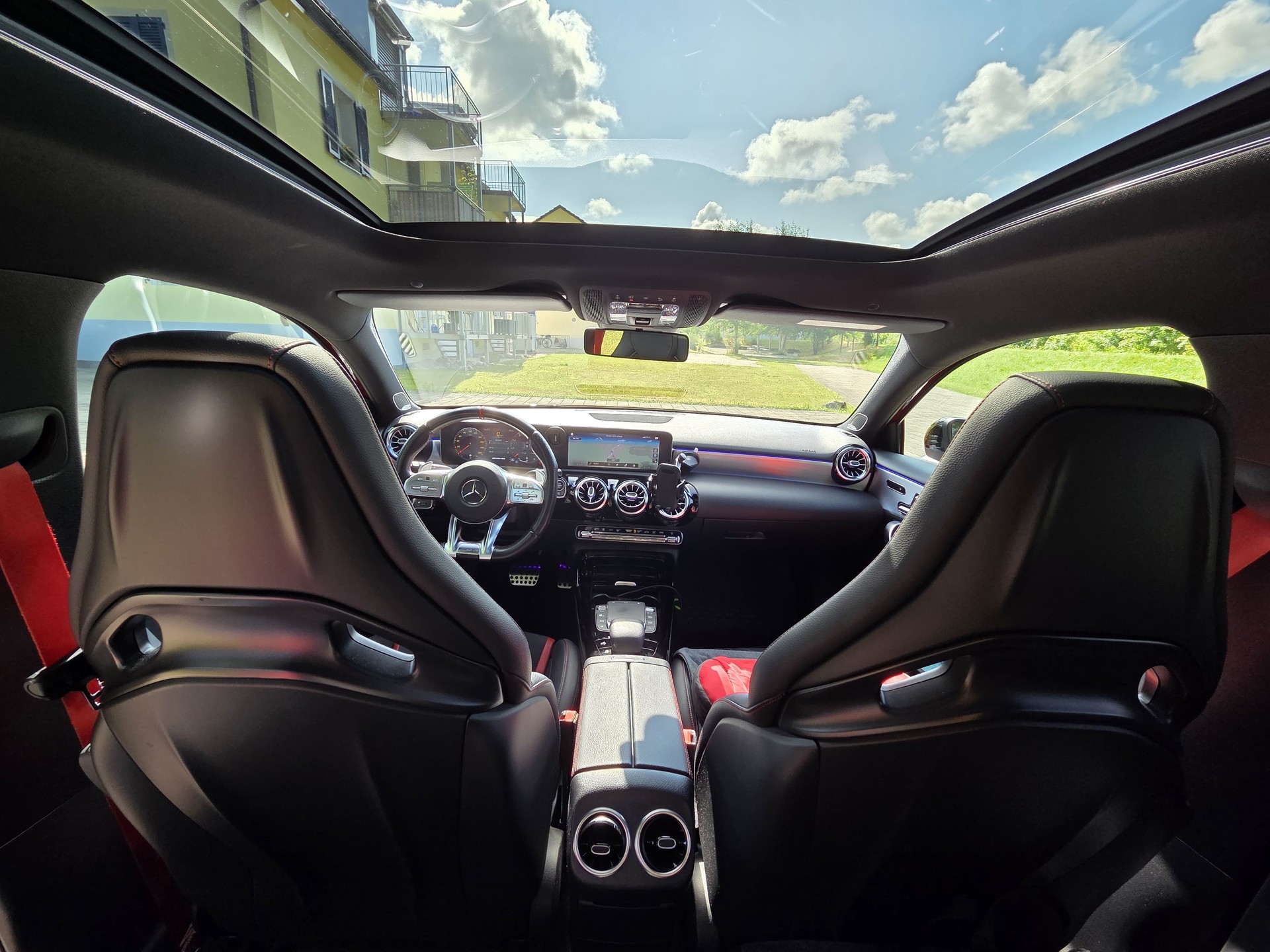 MERCEDES-BENZ A 35 AMG 4Matic Speedshift-image-9