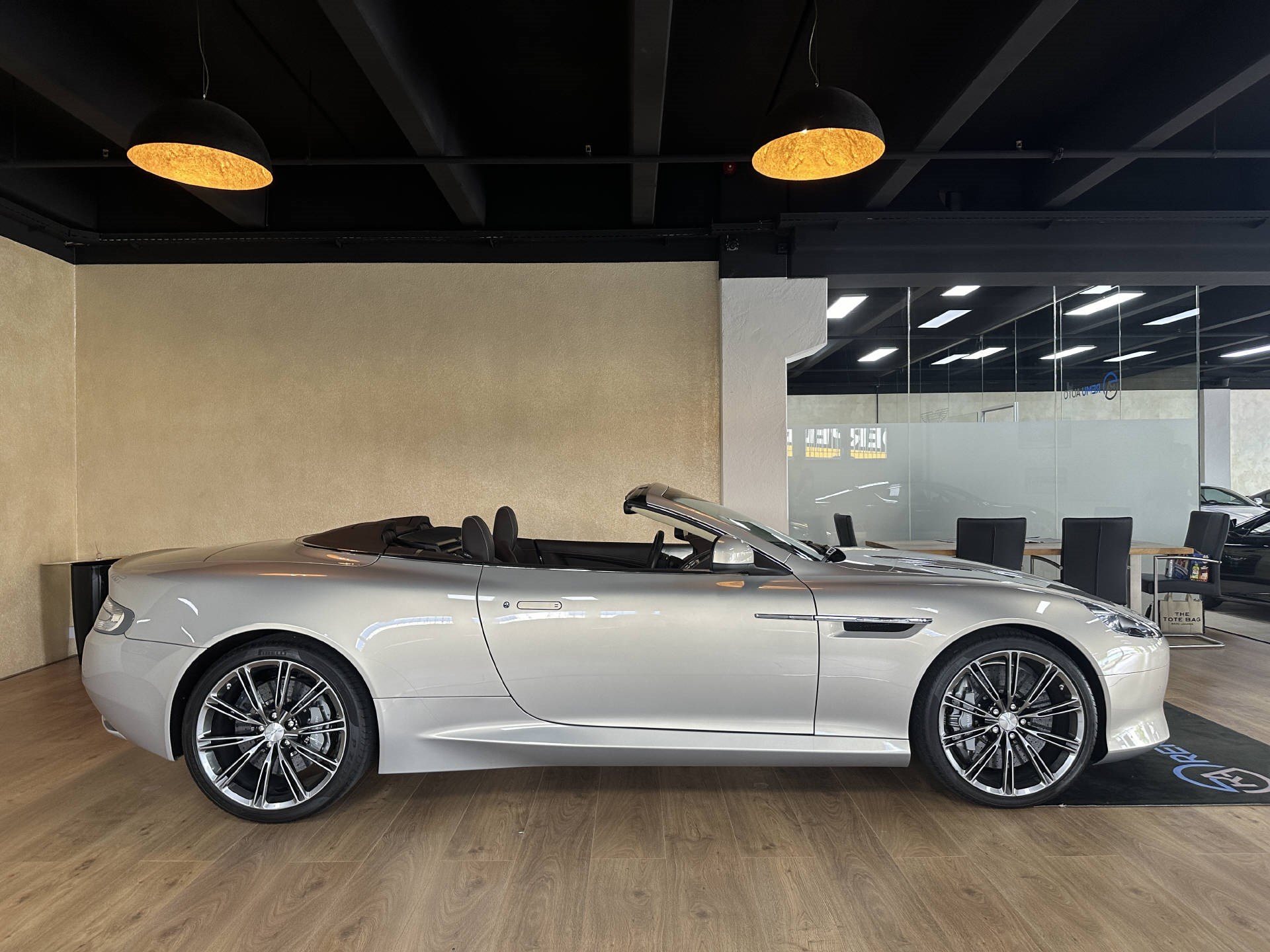 ASTON MARTIN Virage Volante 6.0 V12-showroom-element-3