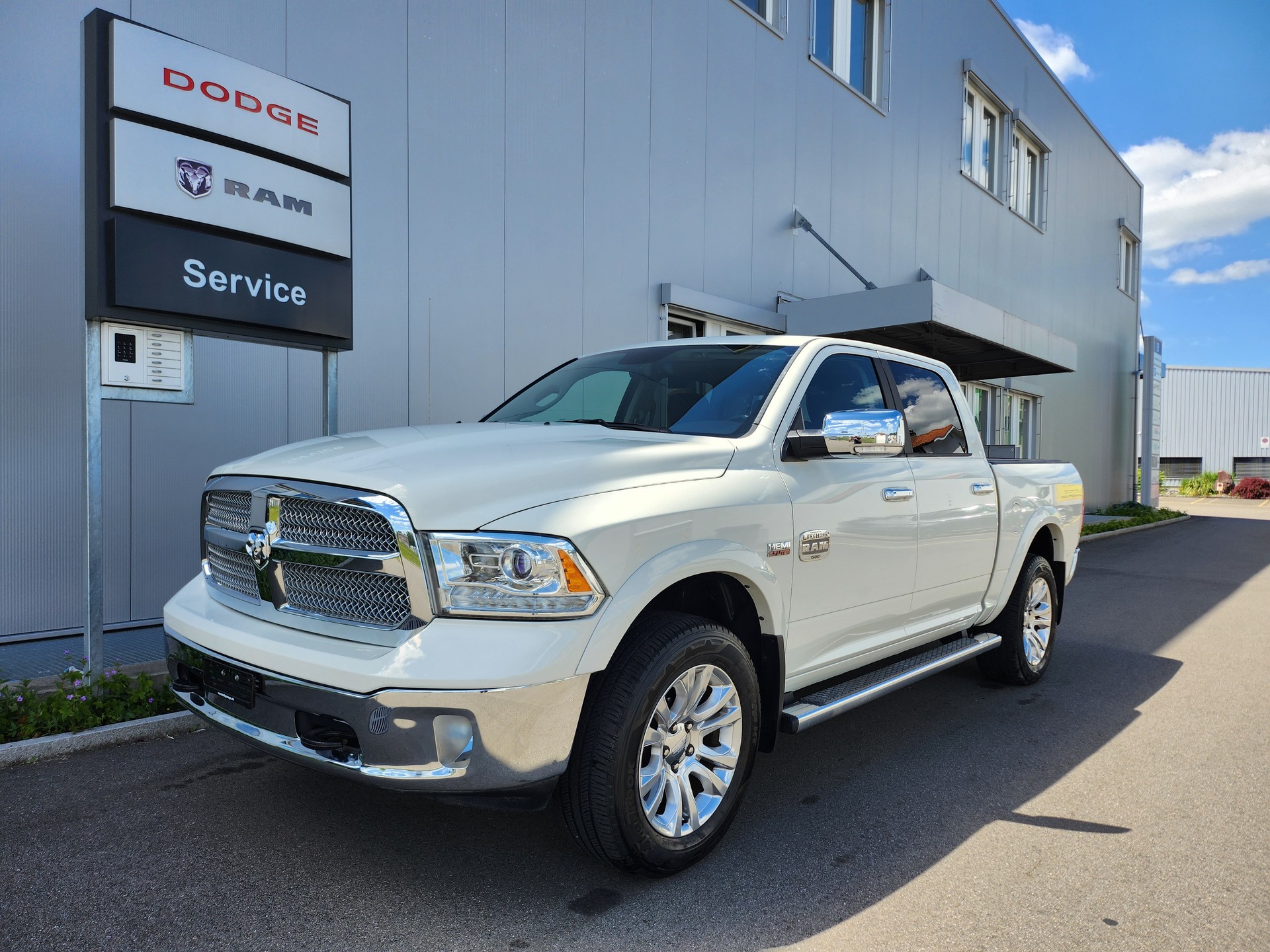 DODGE Ram 1500 5.7 V8 4x4 Longhorn-showroom-element-1