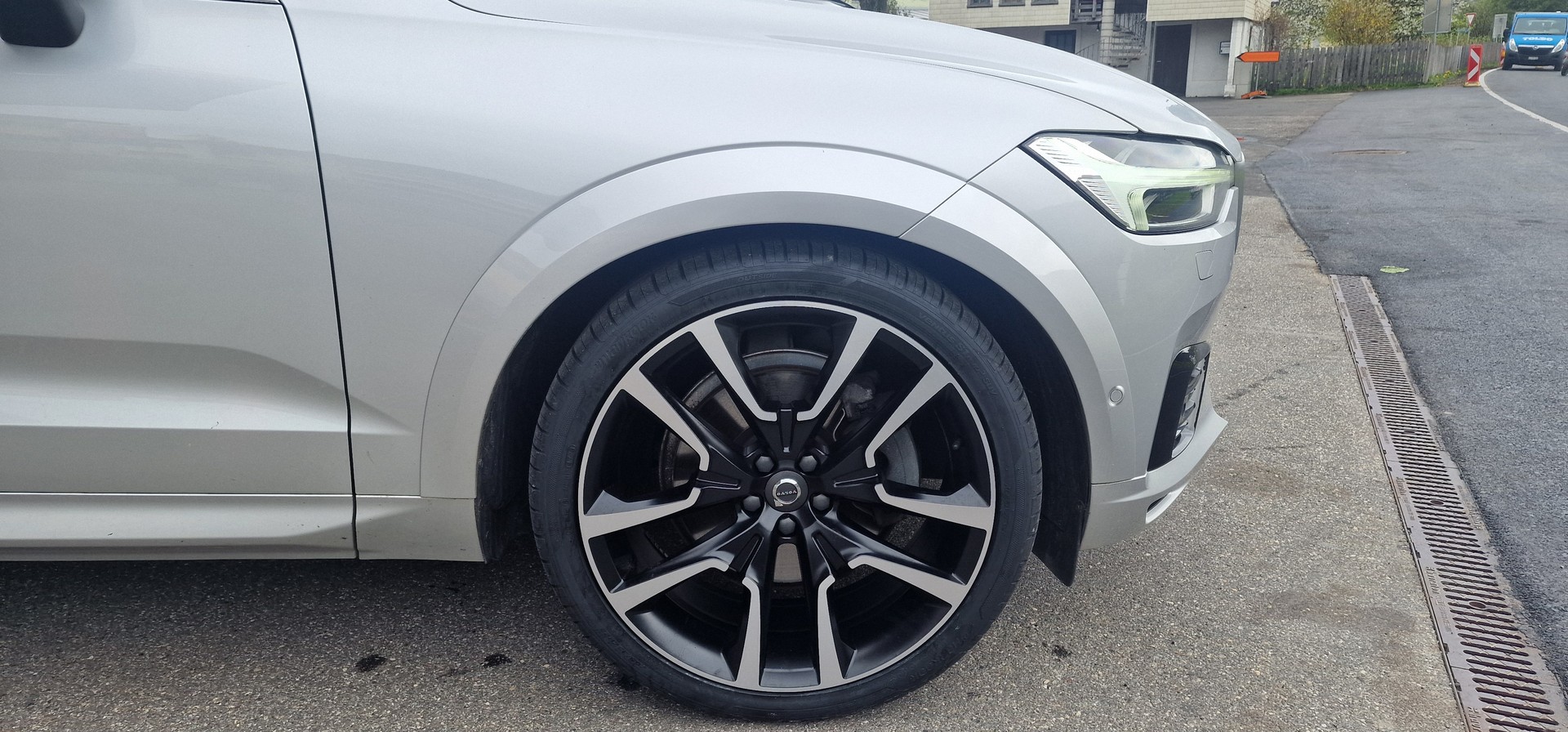 VOLVO XC60 T8 eAWD R-Design Geartronic-image-3