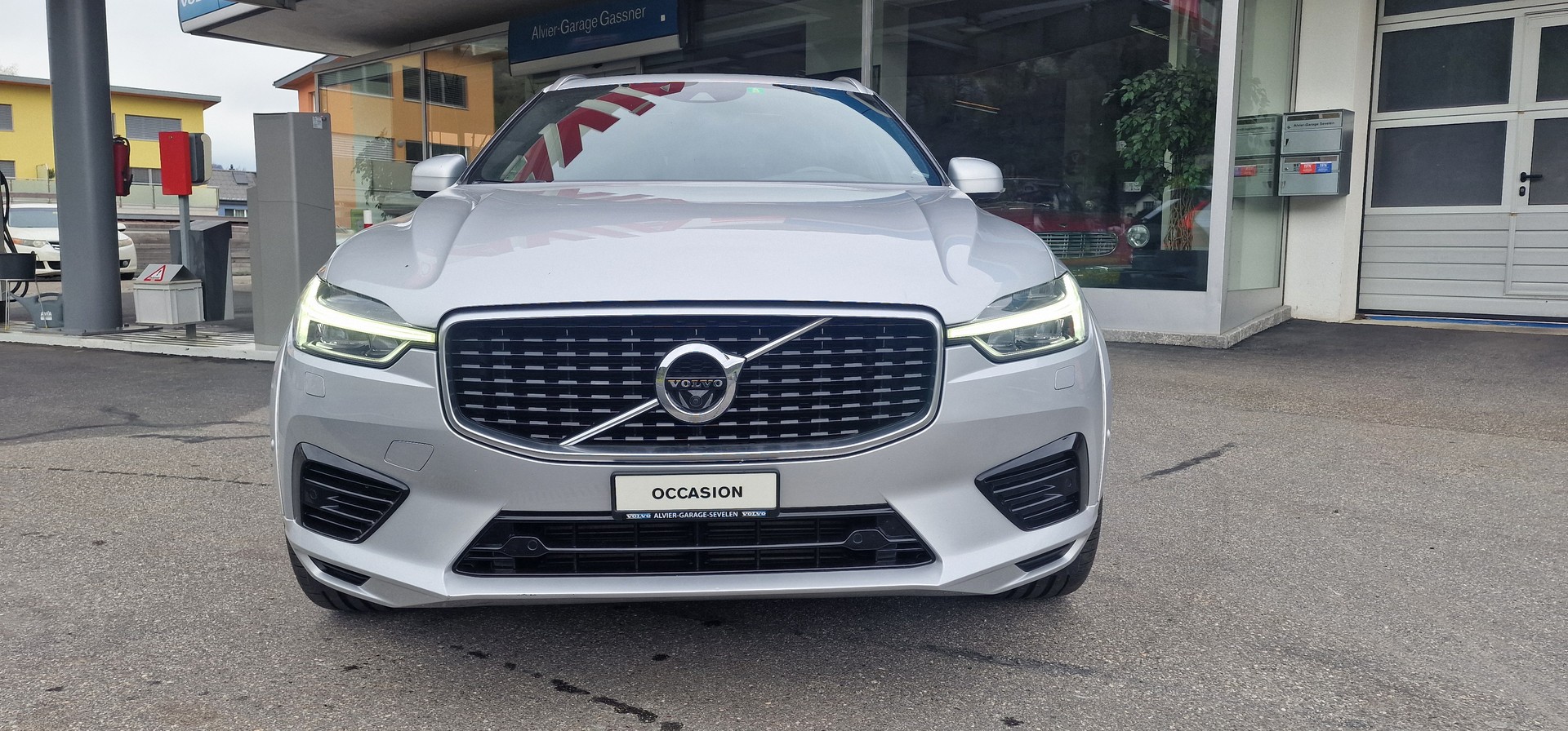 VOLVO XC60 T8 eAWD R-Design Geartronic-image-2