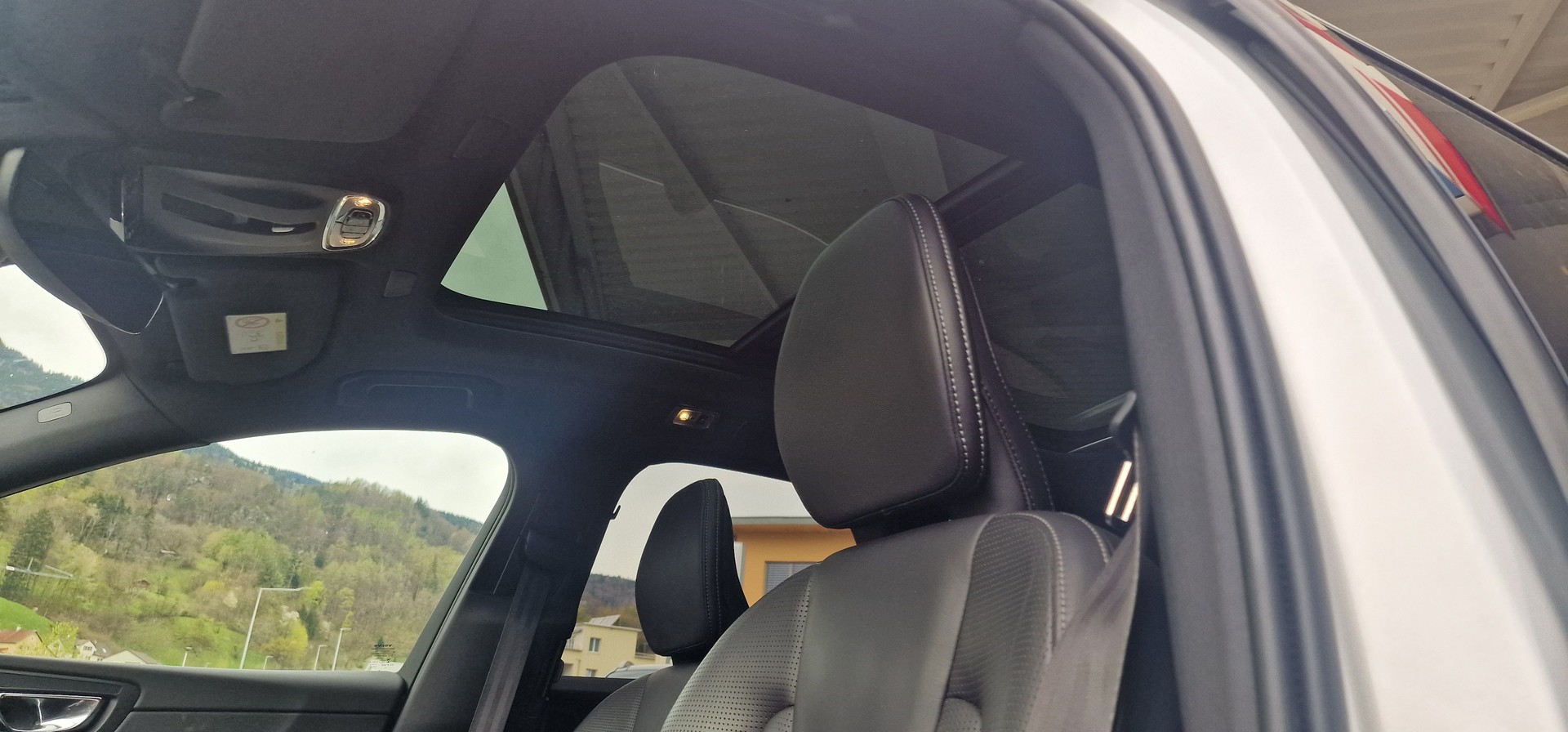 VOLVO XC60 T8 eAWD R-Design Geartronic-image-5