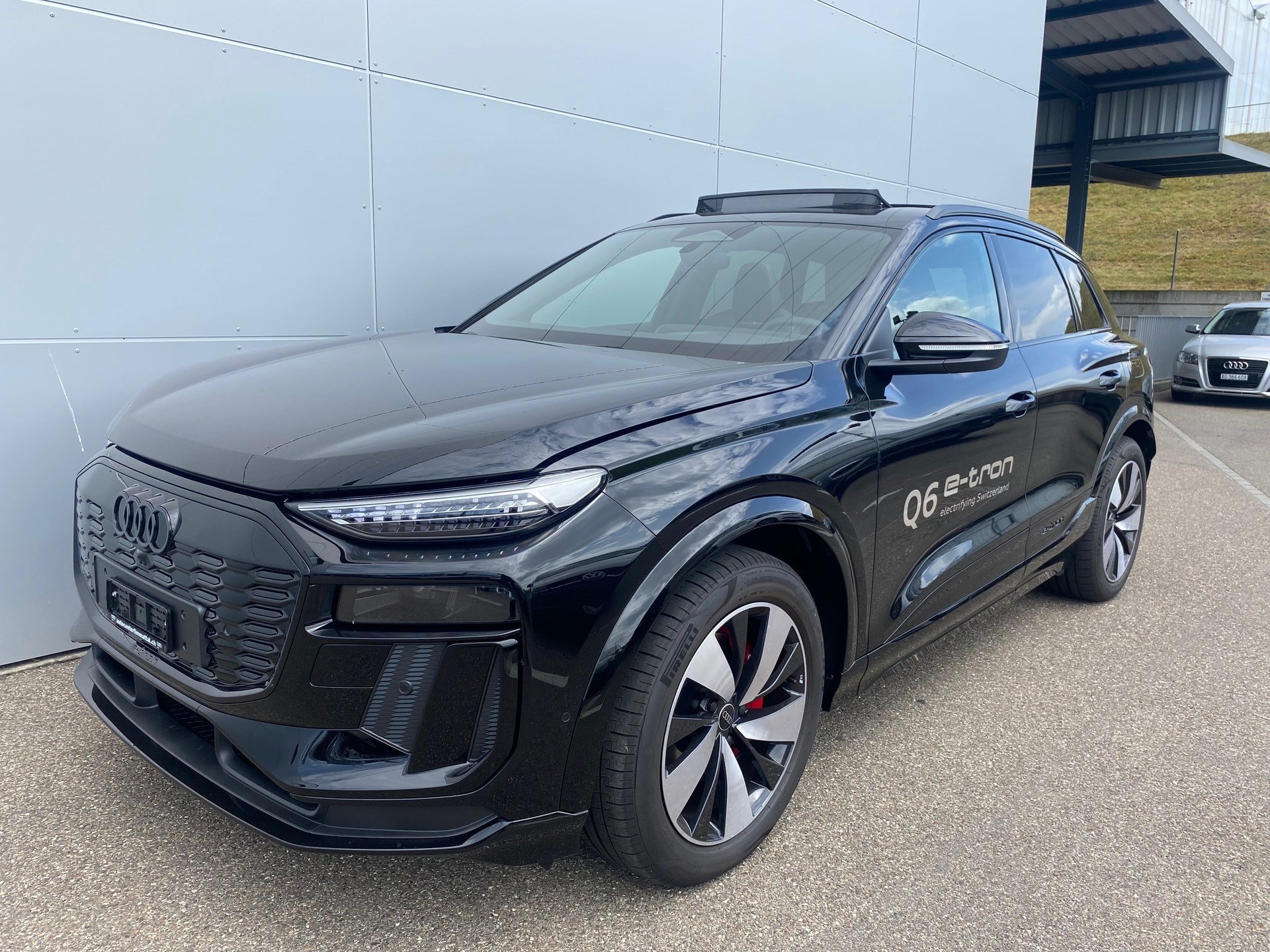 AUDI Q6 e-tron quattro-image-0