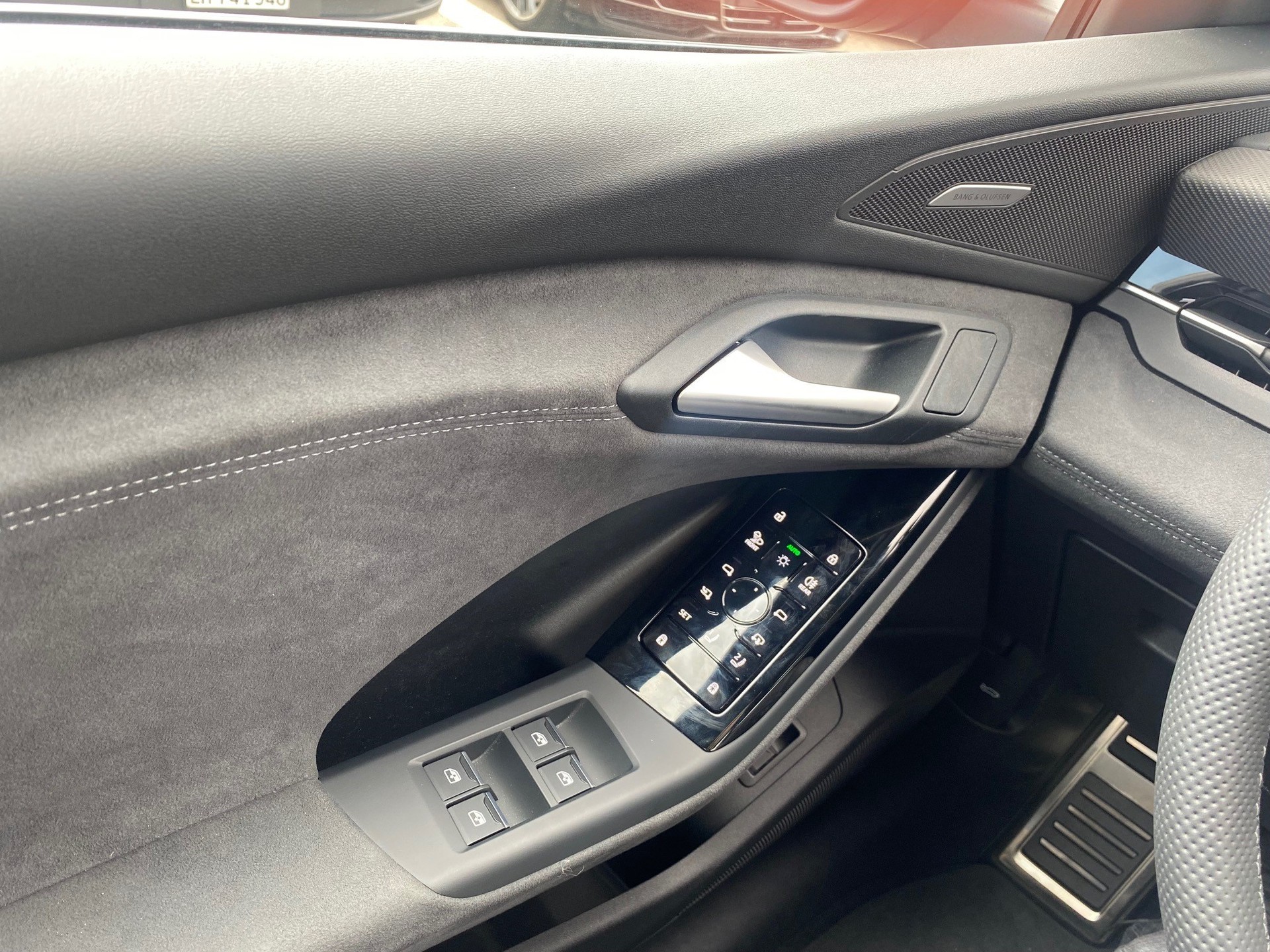 AUDI Q6 e-tron quattro-image-12
