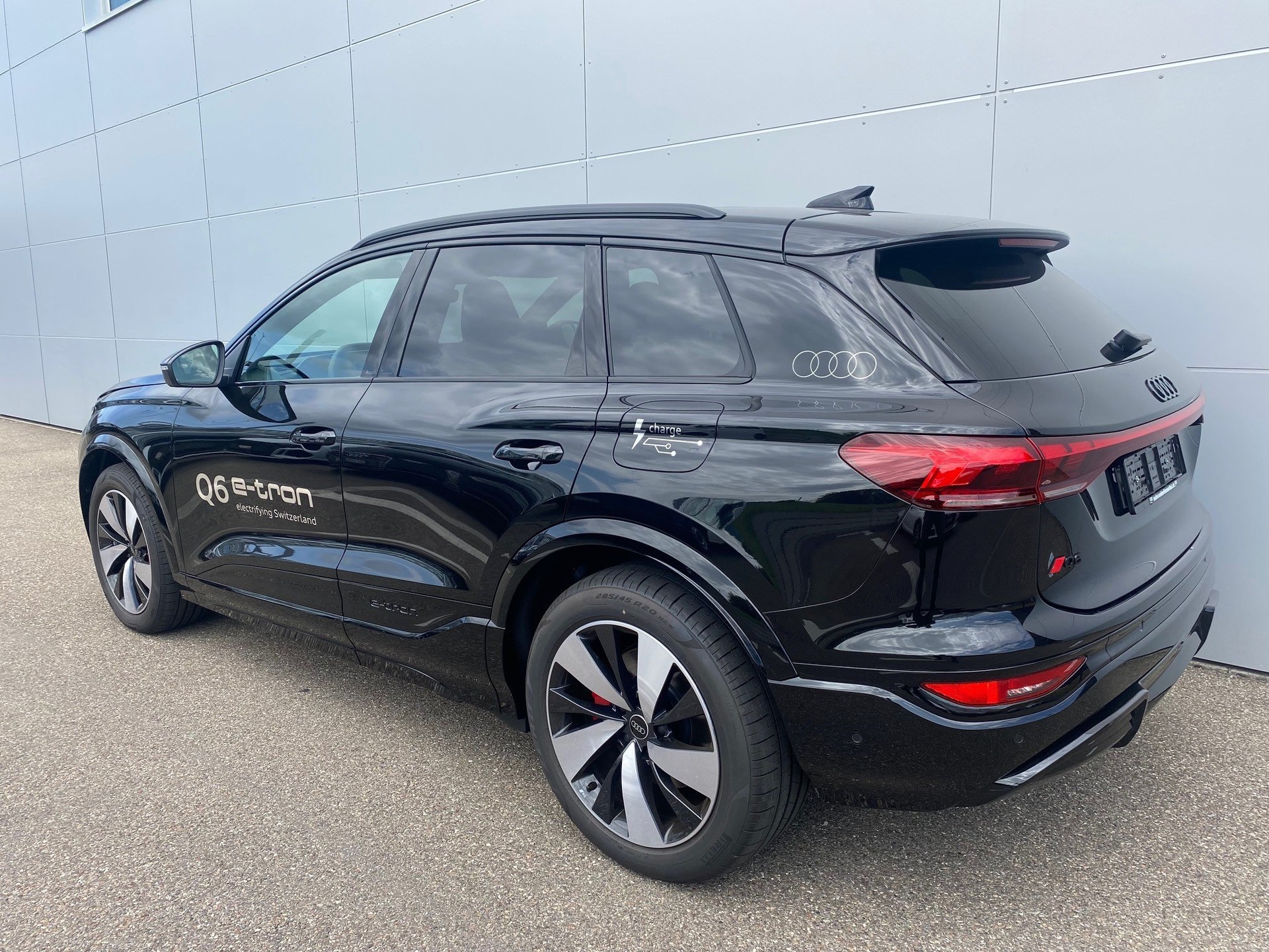 AUDI Q6 e-tron quattro-image-2