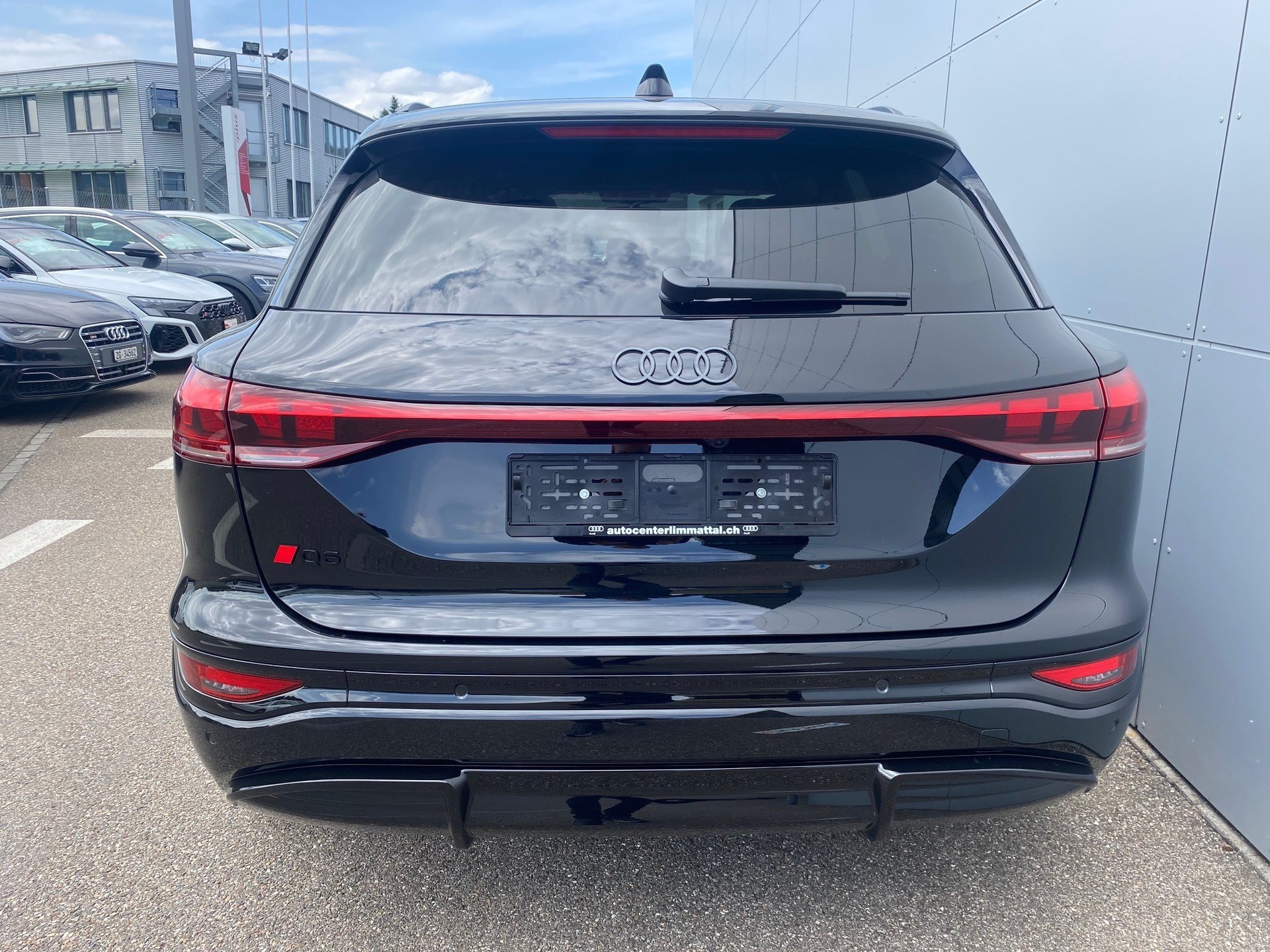 AUDI Q6 e-tron quattro-image-4