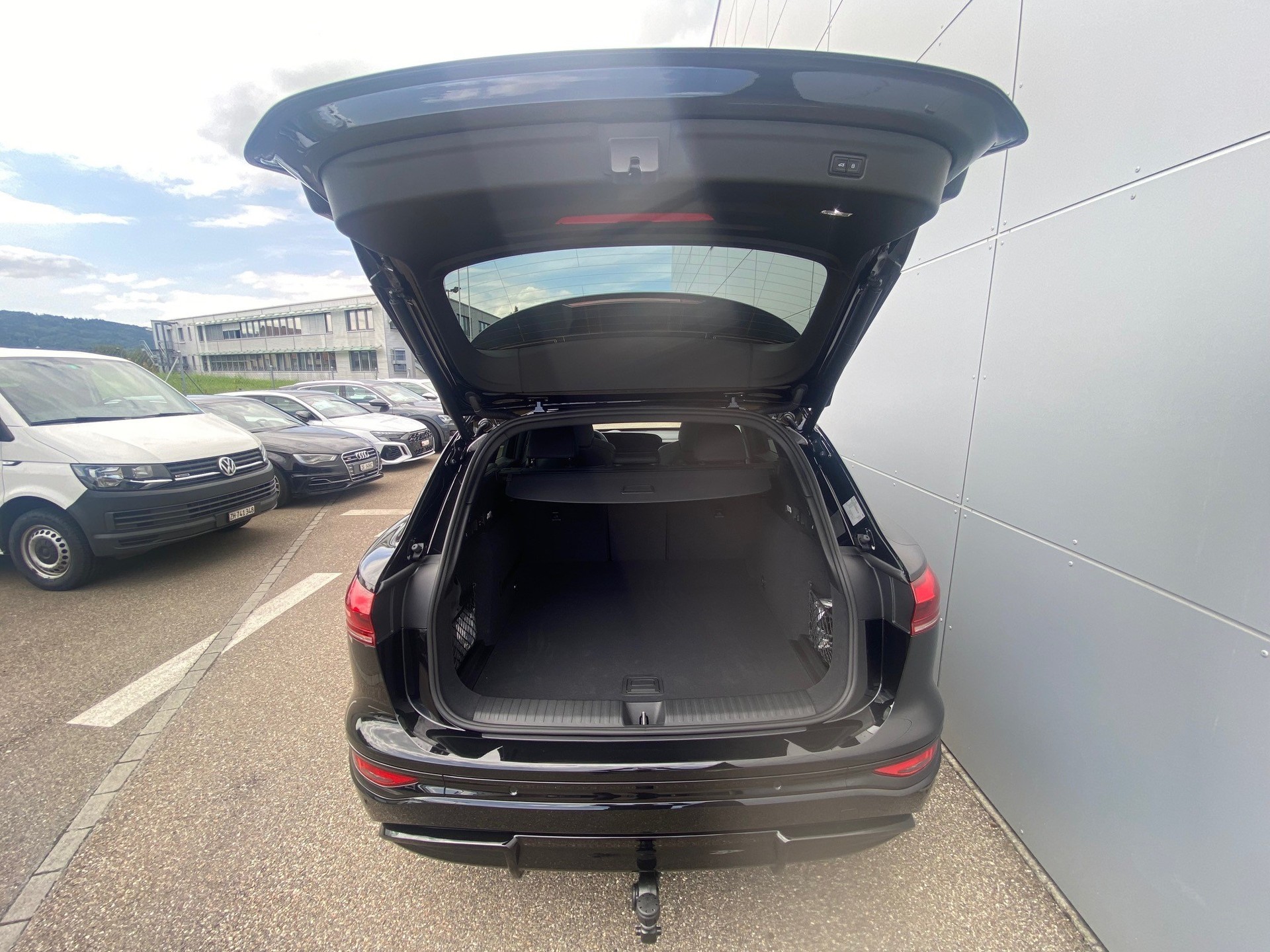 AUDI Q6 e-tron quattro-image-5