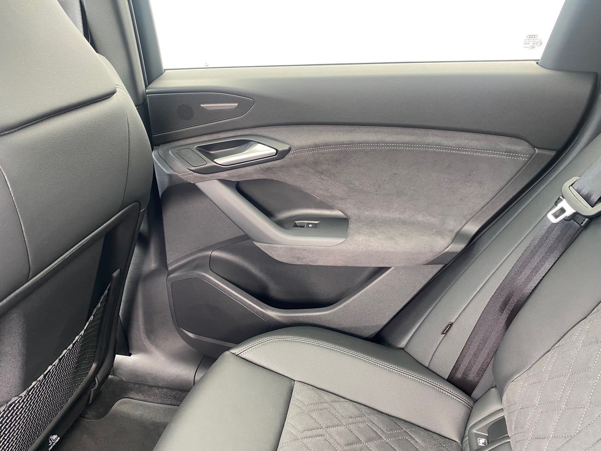 AUDI Q6 e-tron quattro-image-8