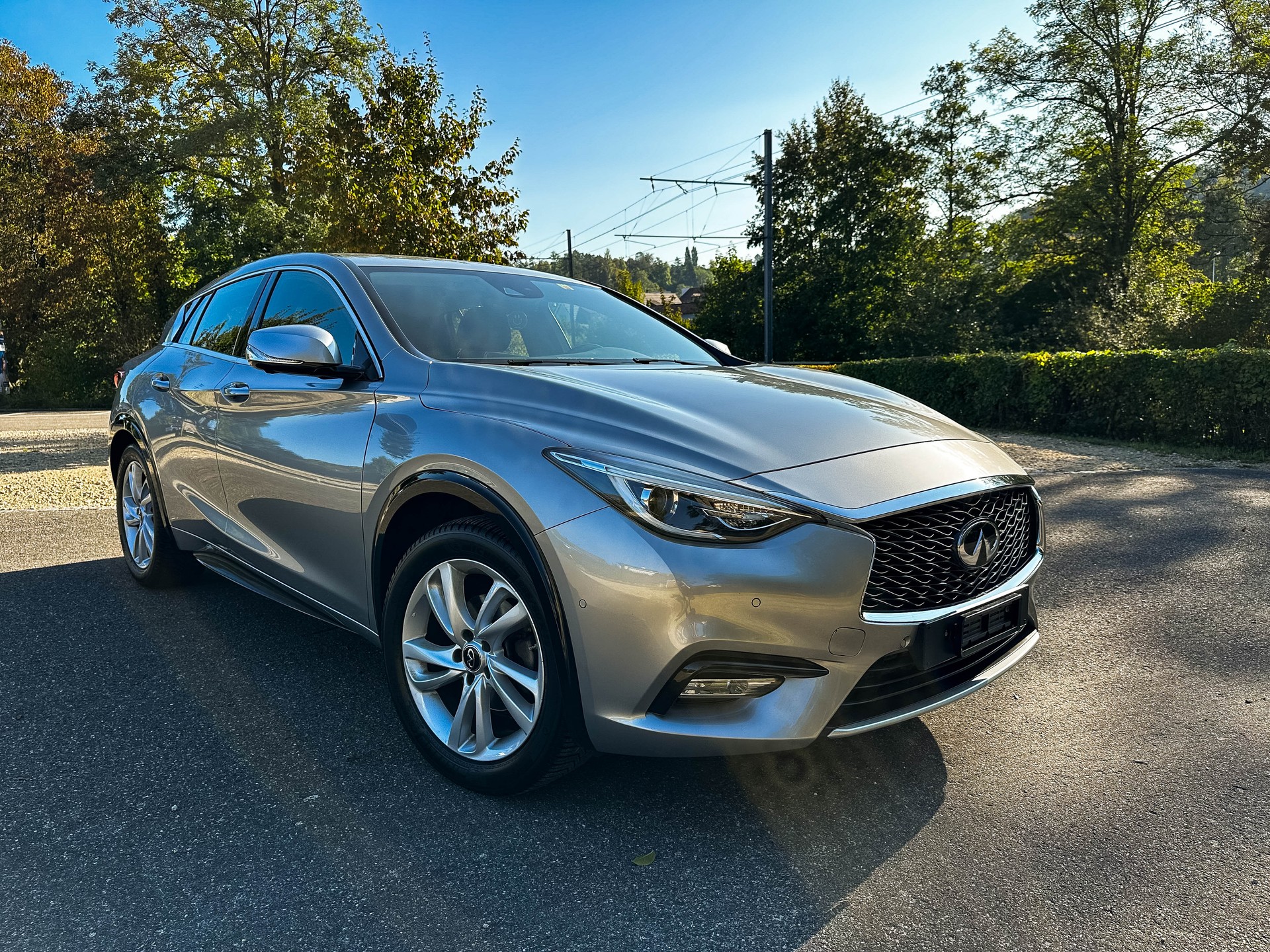 INFINITI Q30 1.6t Premium Tech FWD-image-2