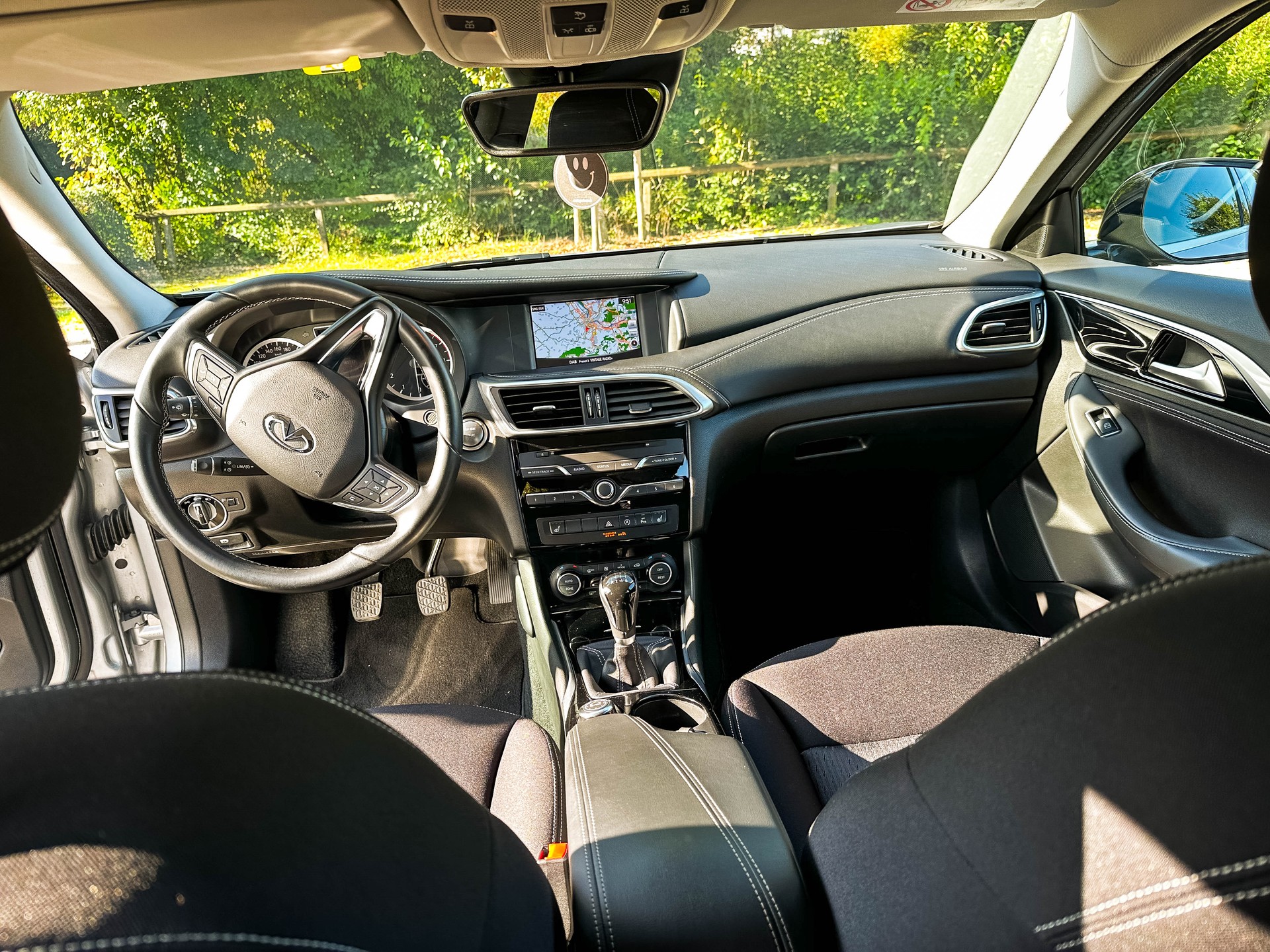 INFINITI Q30 1.6t Premium Tech FWD-image-3