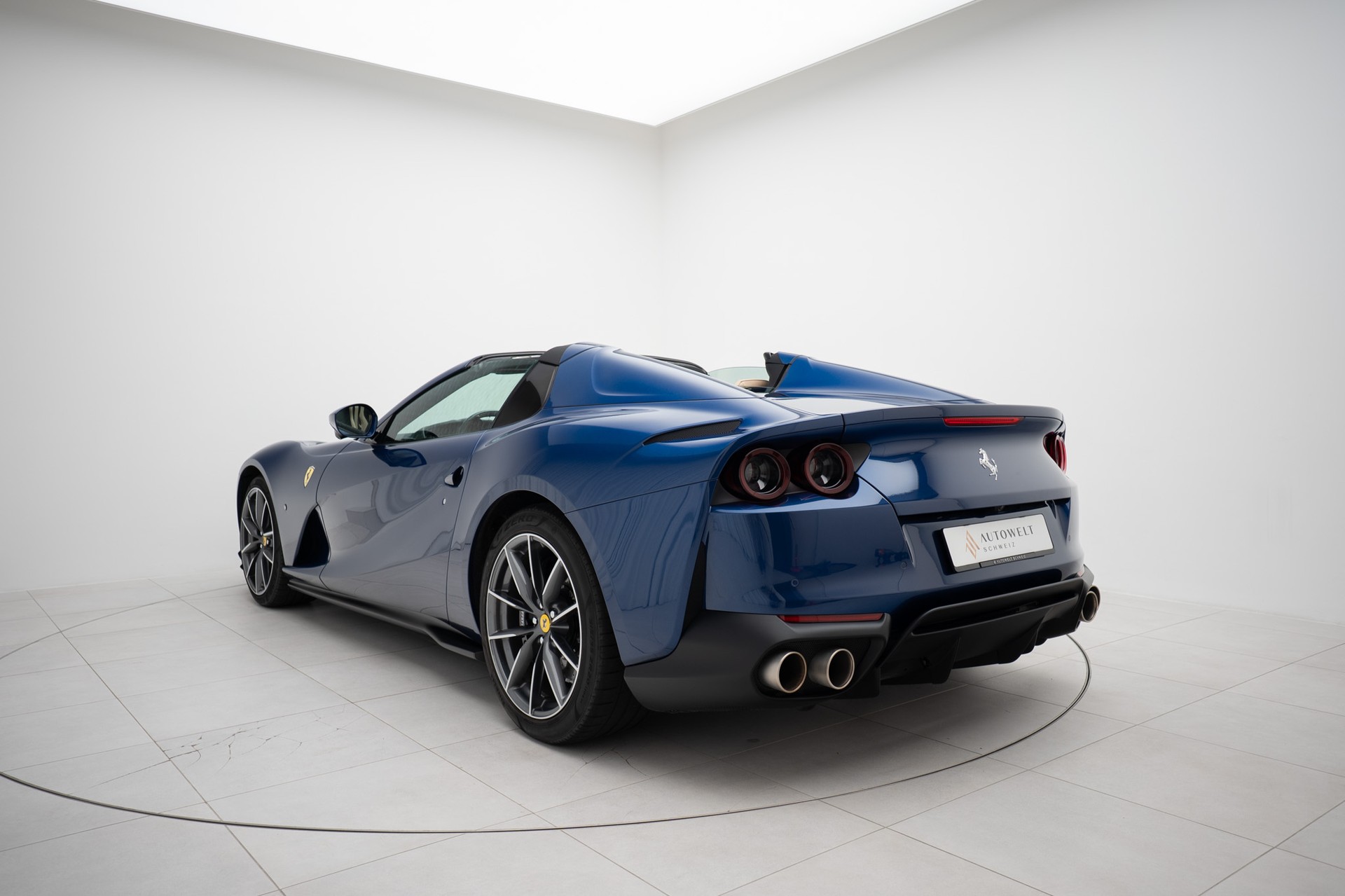 FERRARI 812 GTS-showroom-element-2