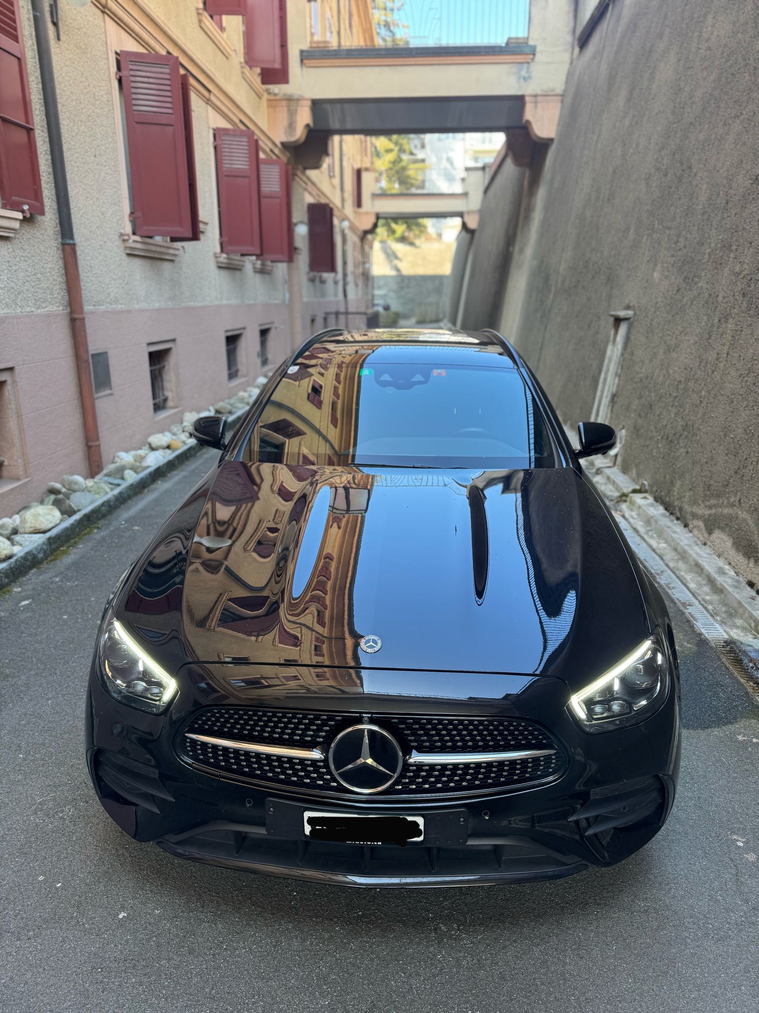 MERCEDES-BENZ E 300 de T Exclusive 9G-Tronic-image-1