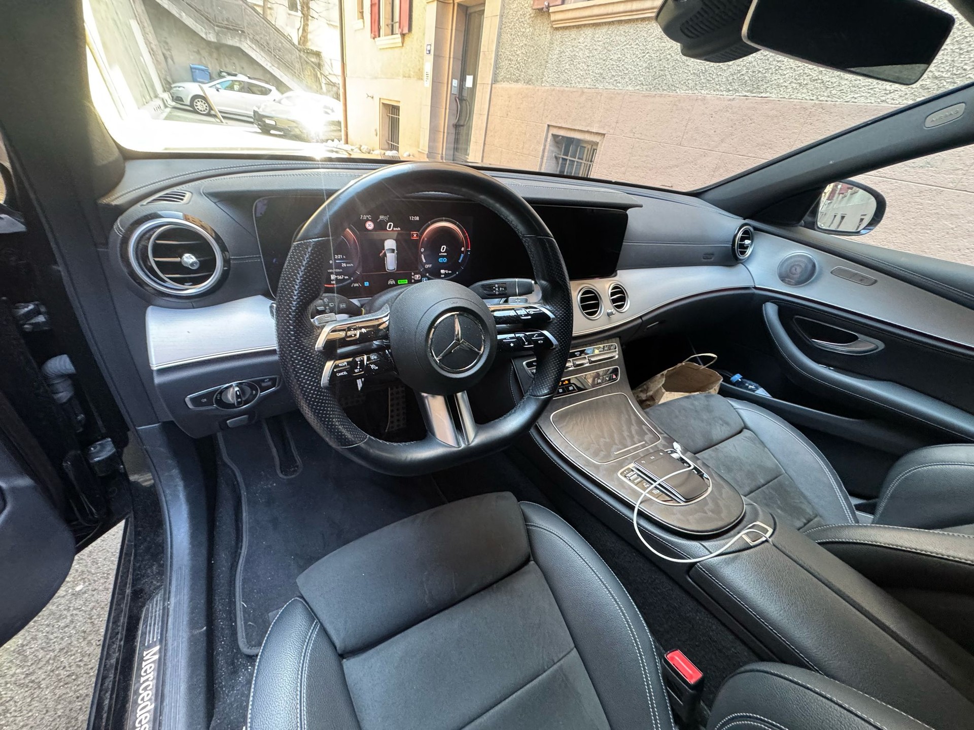 MERCEDES-BENZ E 300 de T Exclusive 9G-Tronic-image-3