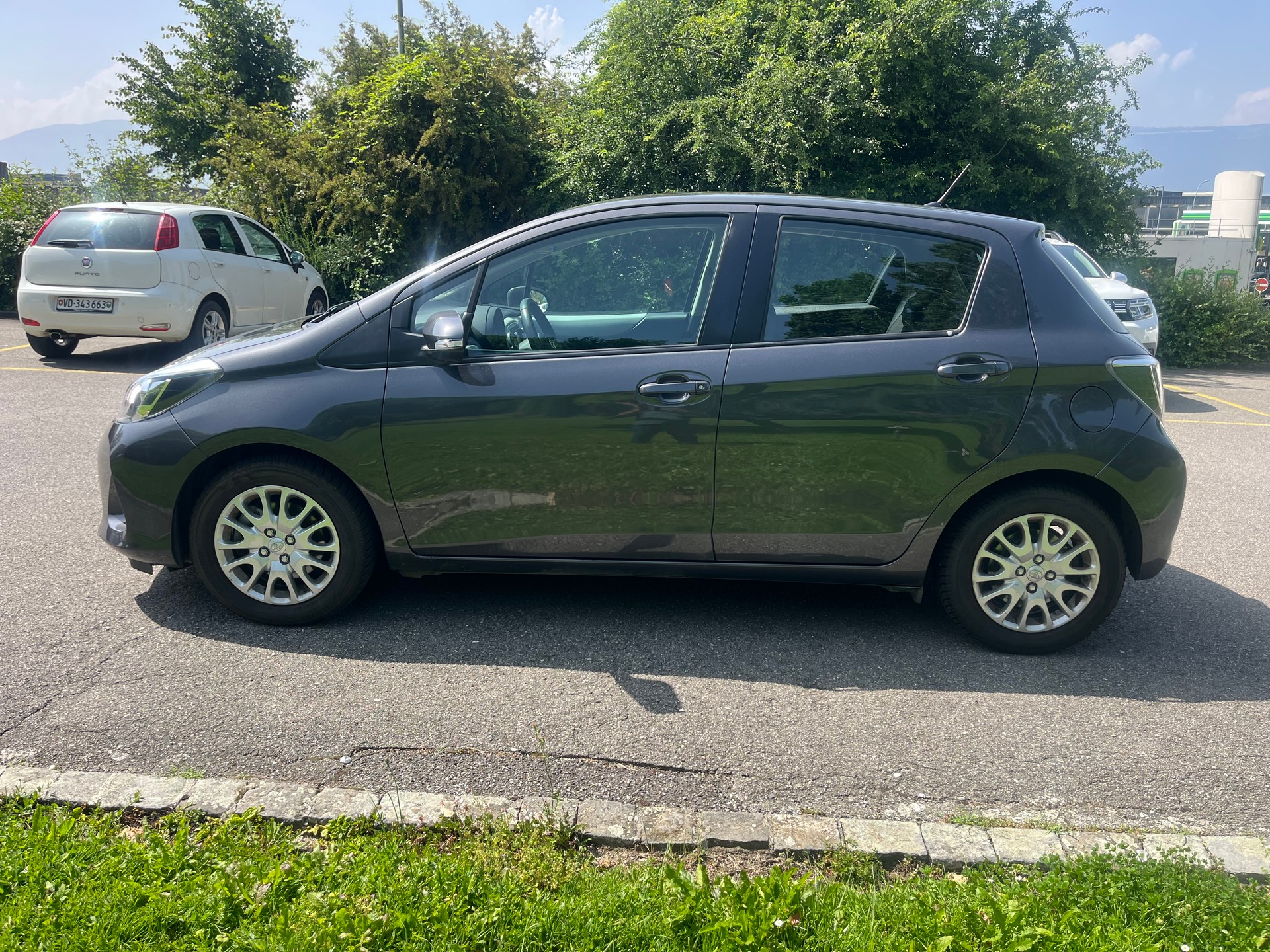 TOYOTA Yaris 1.5 VVT-i Hybrid Luna CVT-image-4