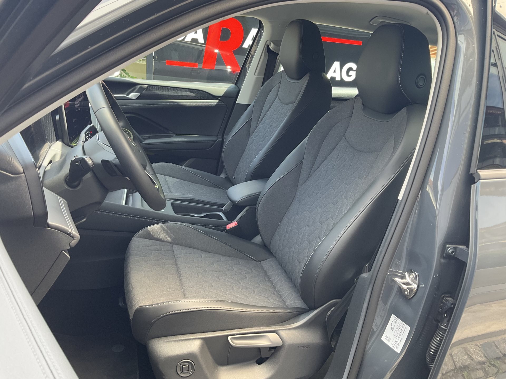 VW TIGUAN 2.0 TDI 193 PS 4MOTION *** ANHÄNGEKUPPLUNG ***-image-7