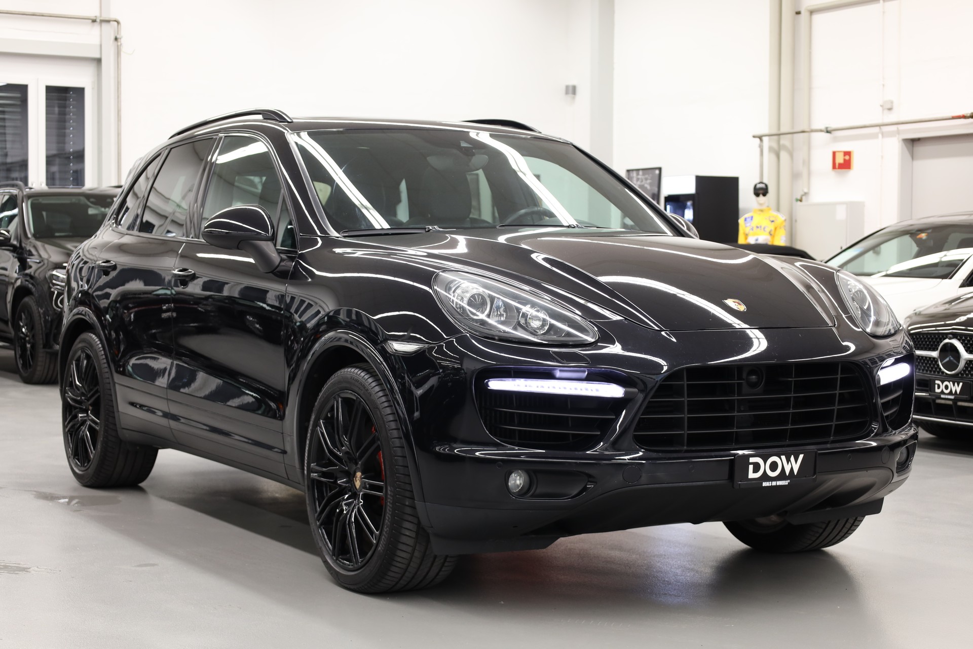 PORSCHE Cayenne Turbo-showroom-element-1
