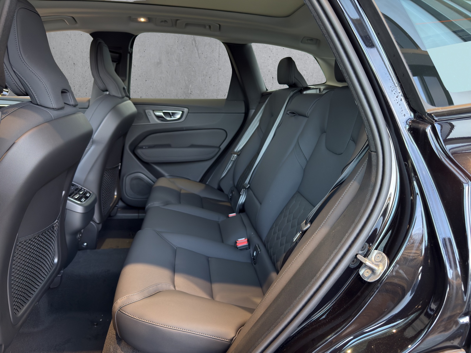 Image VOLVO XC60 XC60 B5 Benzin Mild Hybrid AWD Ultra Dark Geartronic