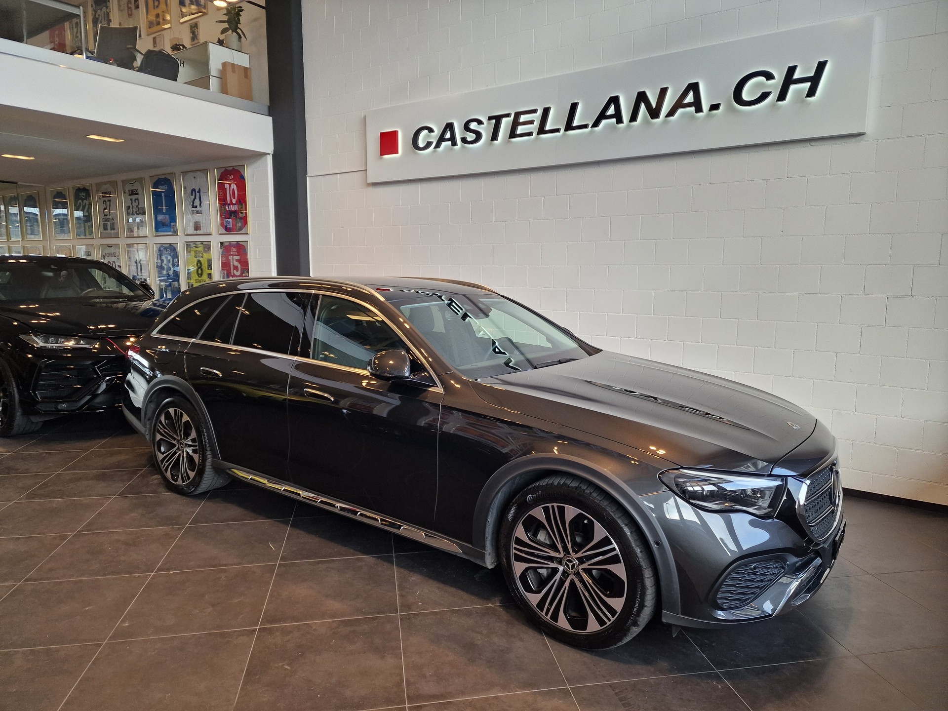 MERCEDES-BENZ E 300 de All-Terrain 4M-showroom-element-1