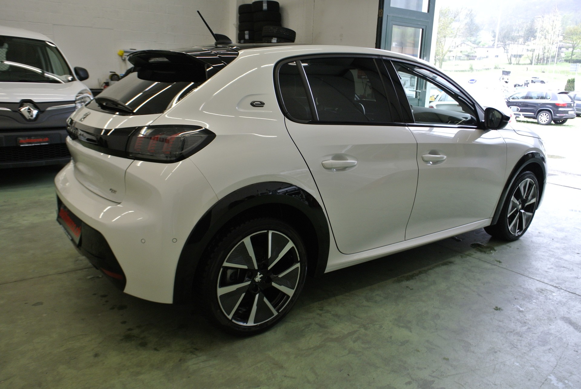 PEUGEOT 208 Elektrik GT Pack-image-4