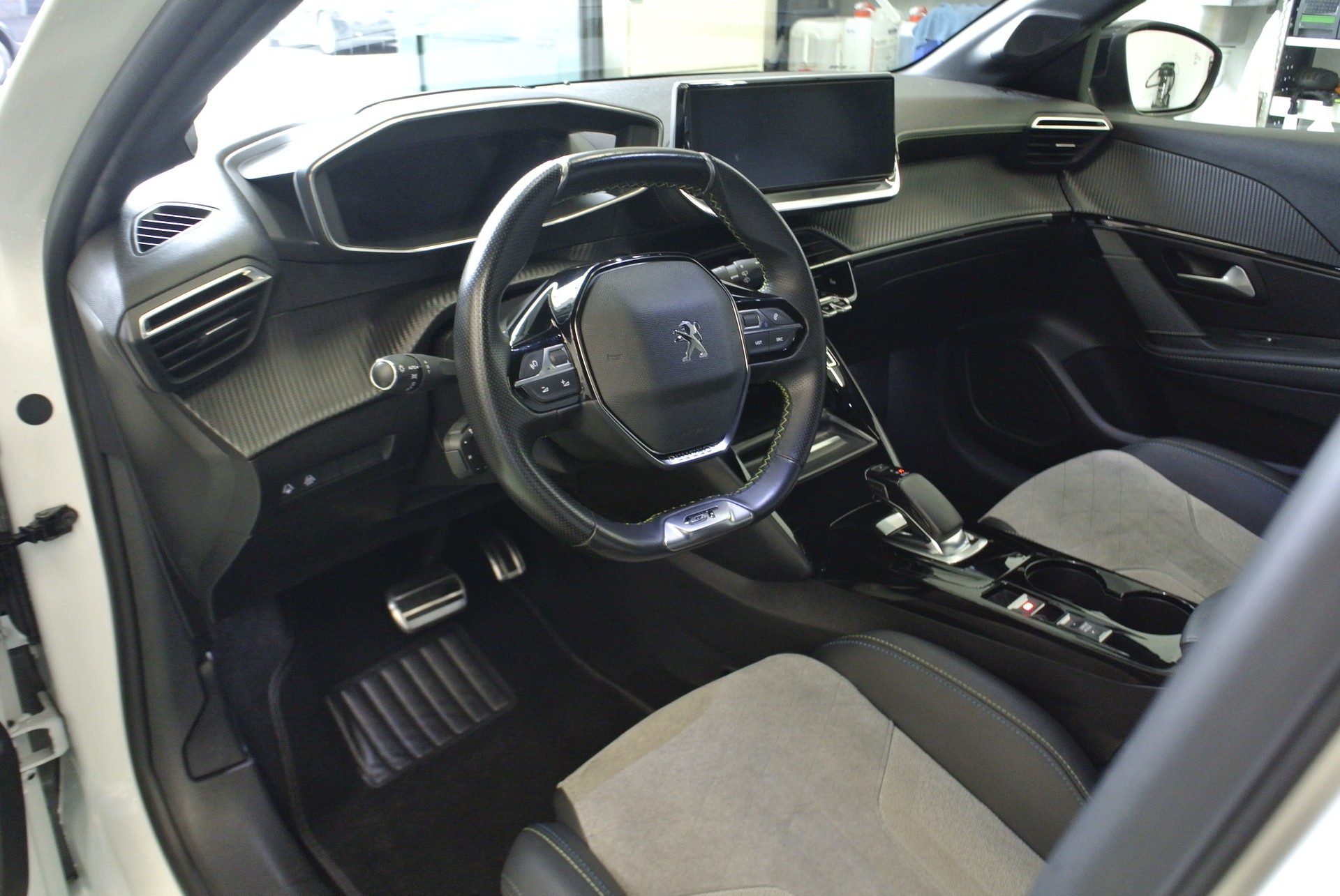 PEUGEOT 208 Elektrik GT Pack-image-11