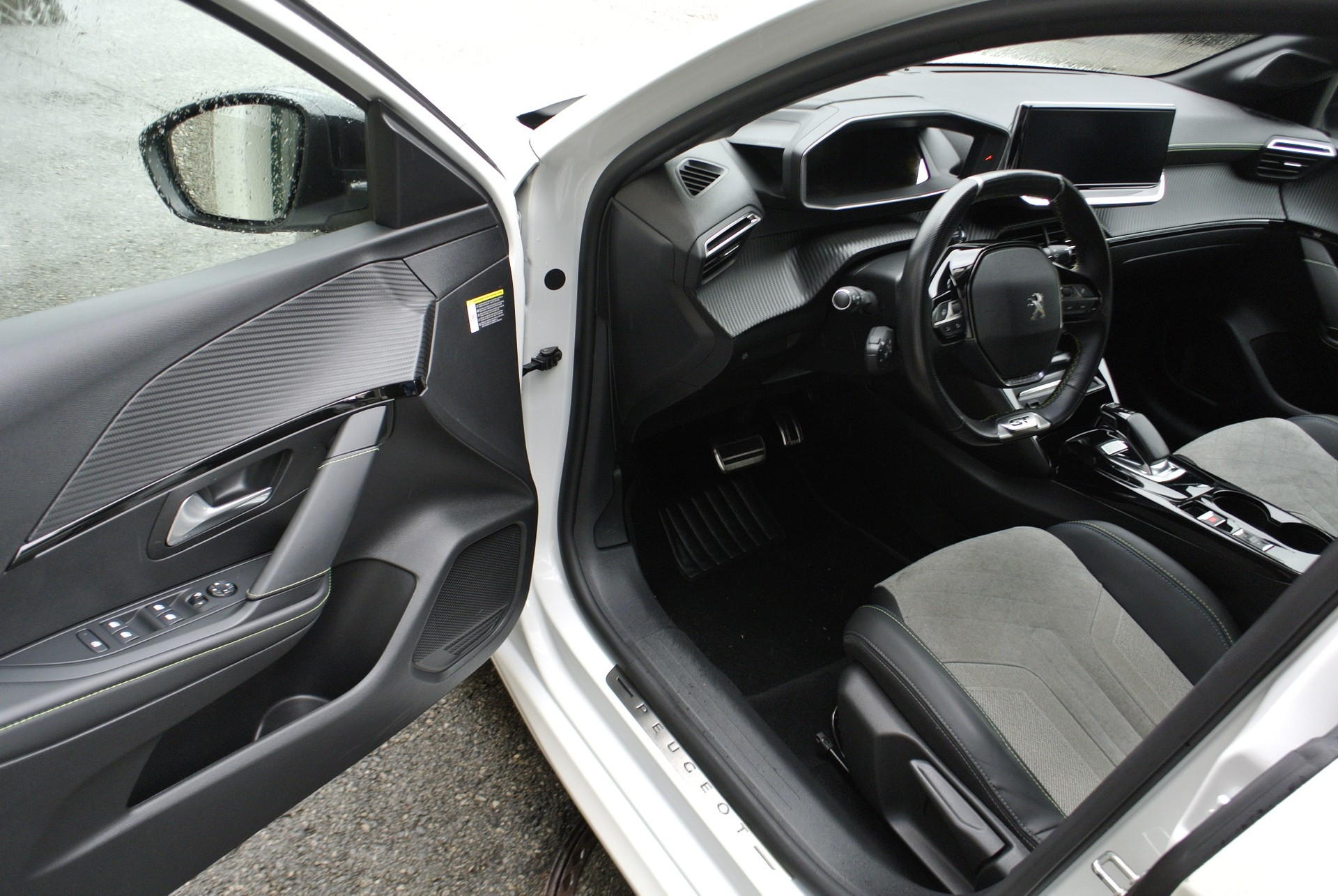 PEUGEOT 208 Elektrik GT Pack-image-22