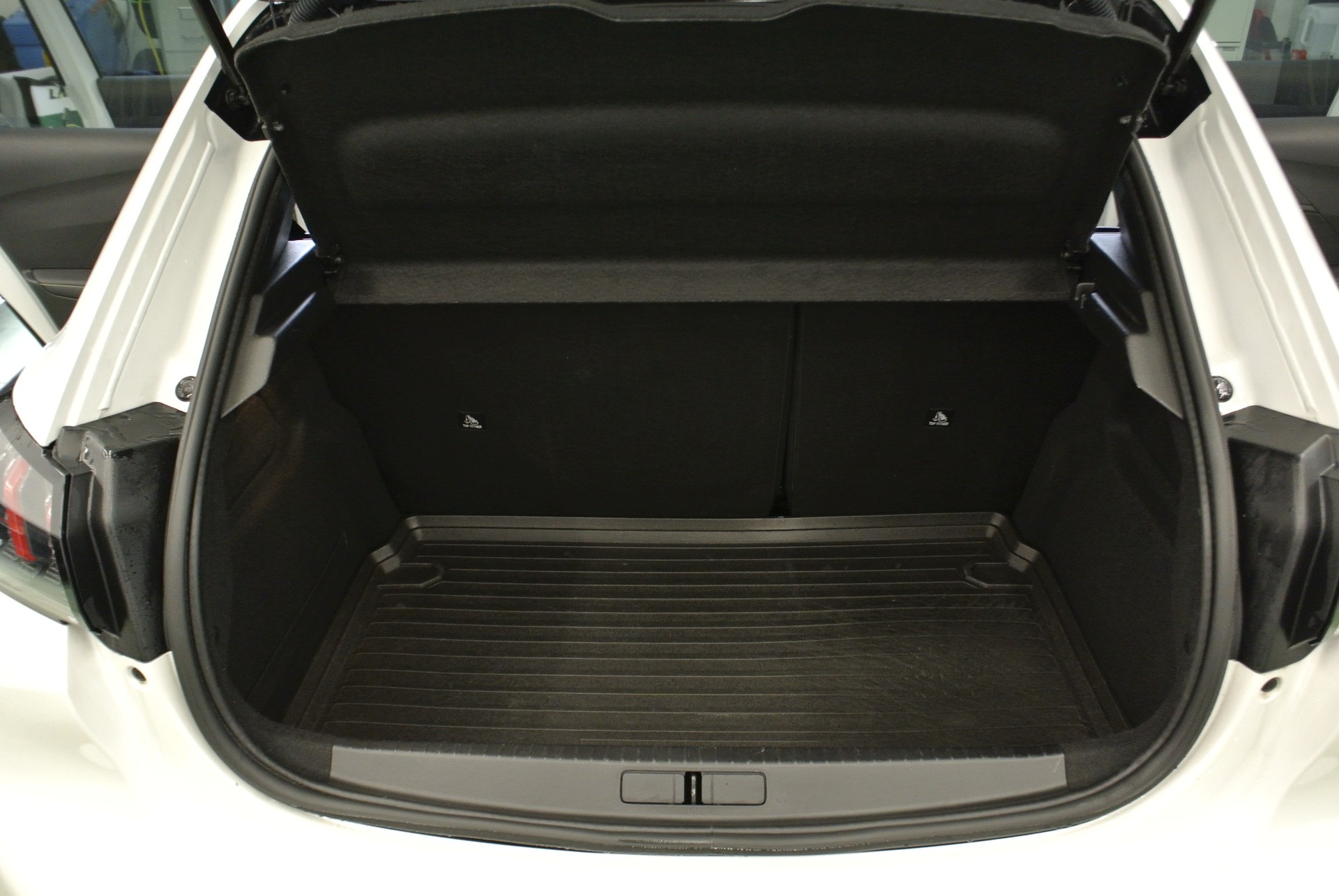 PEUGEOT 208 Elektrik GT Pack-image-13