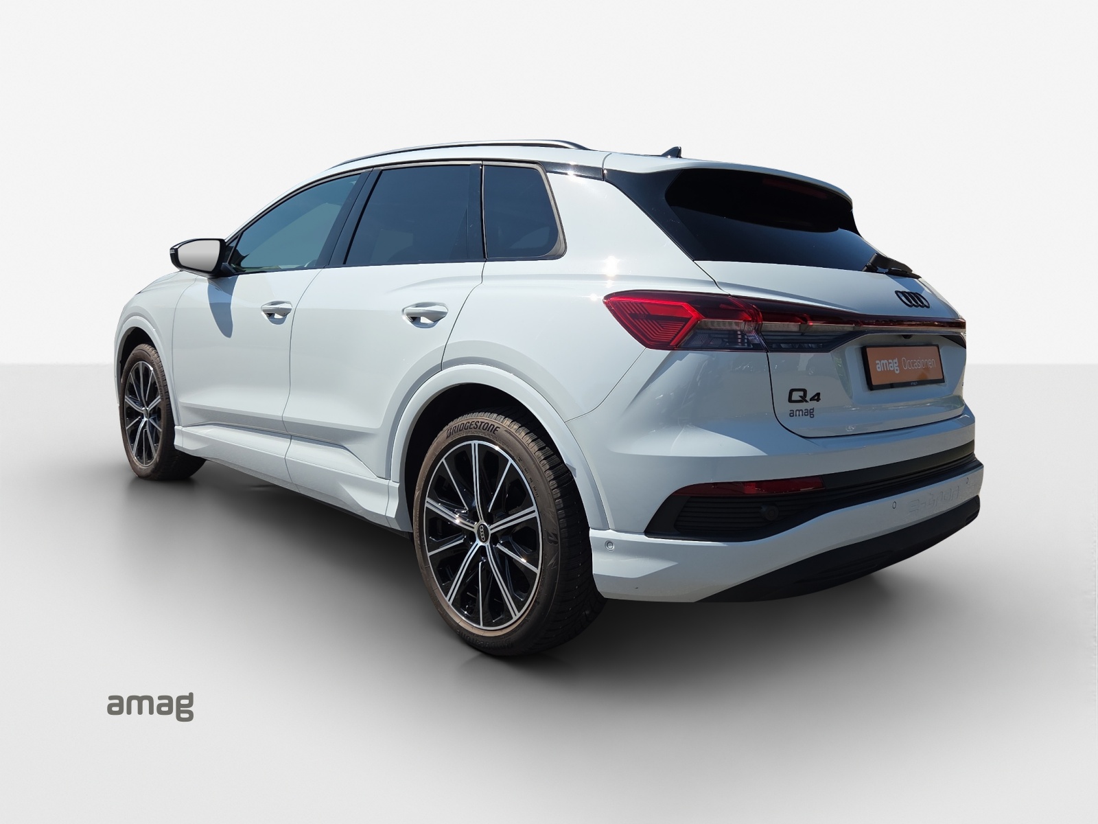 AUDI Q4 e-tron 45 quattro-showroom-element-2