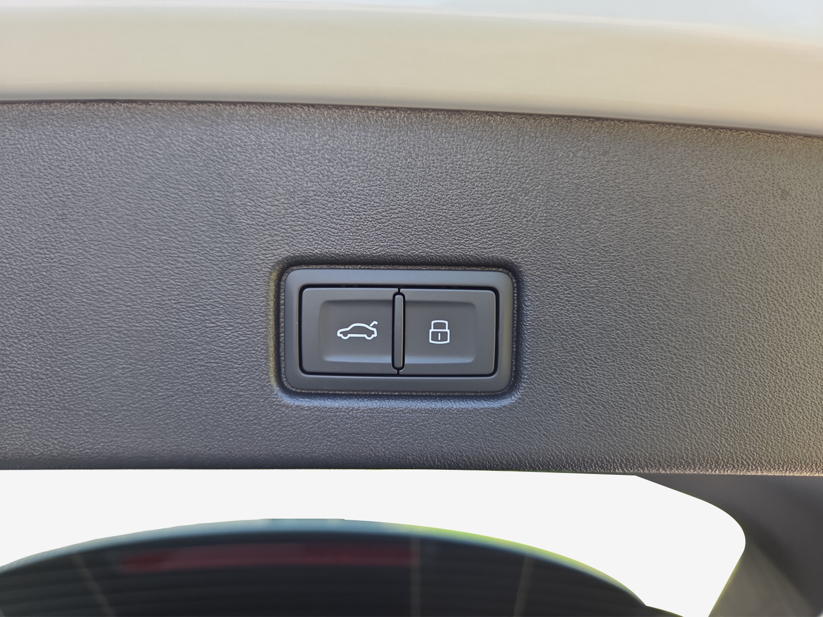 AUDI Q4 e-tron 45 quattro-image-13