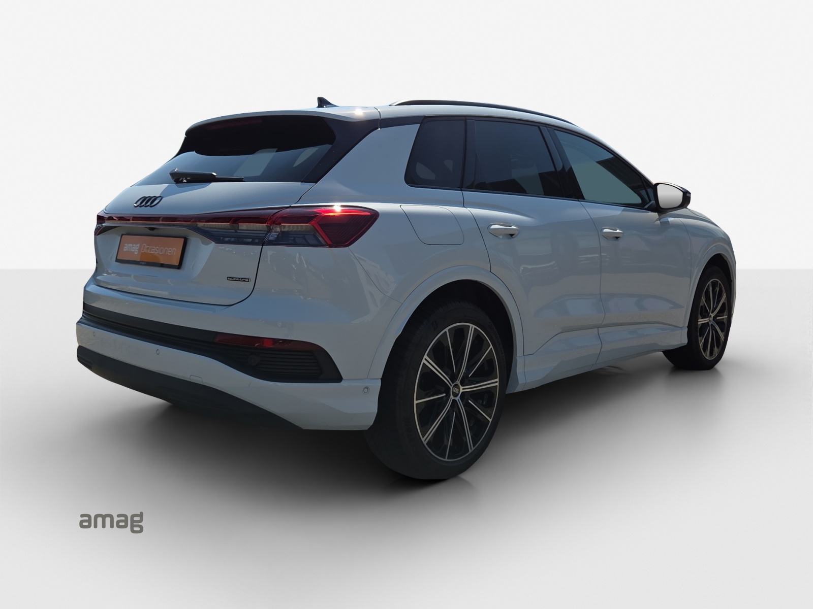 AUDI Q4 e-tron 45 quattro-image-4