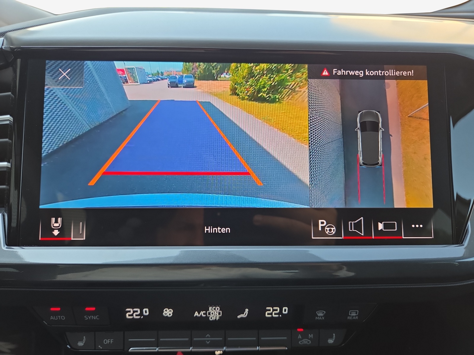 AUDI Q4 e-tron 45 quattro-image-15