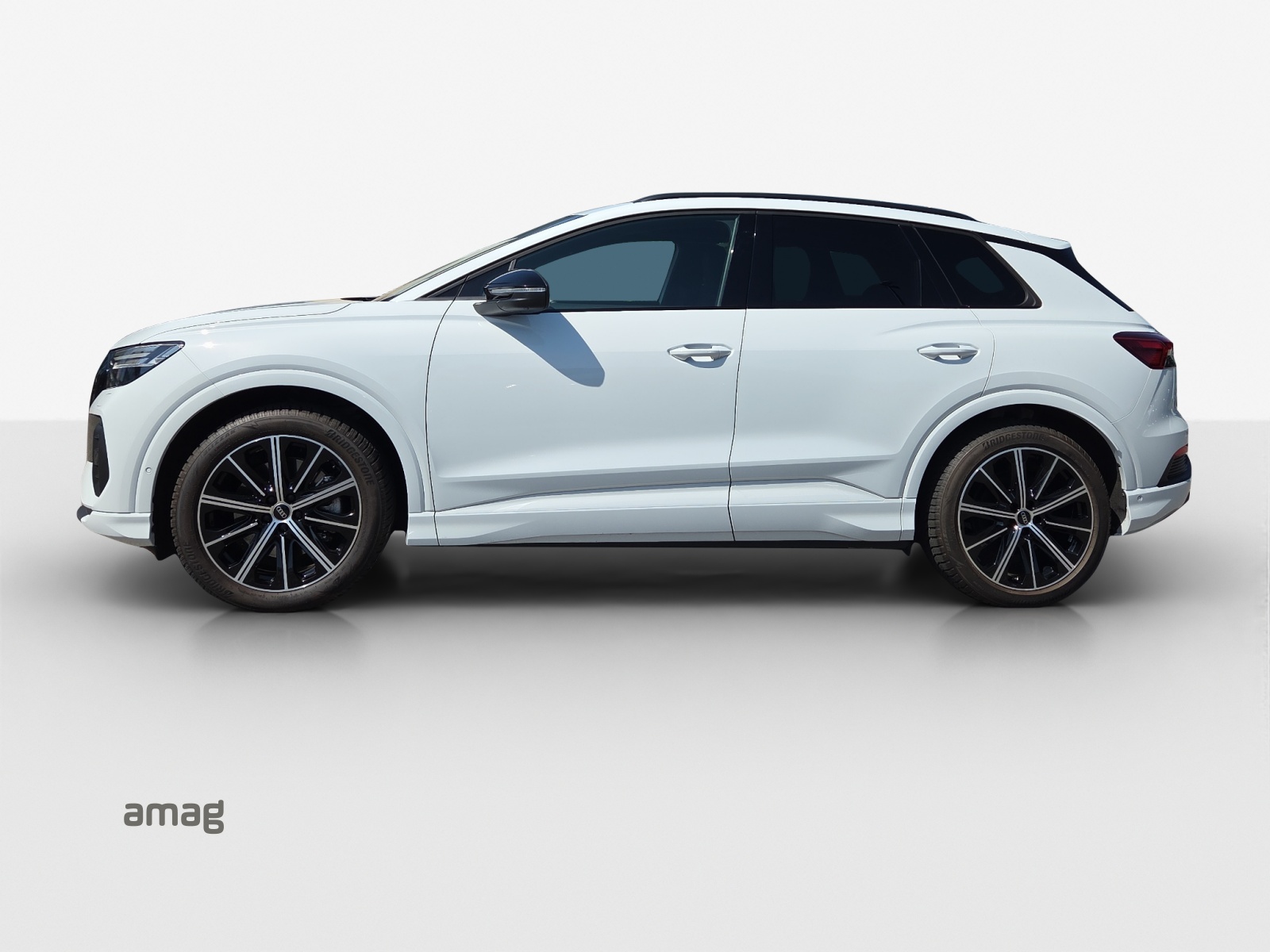 AUDI Q4 e-tron 45 quattro-showroom-element-1