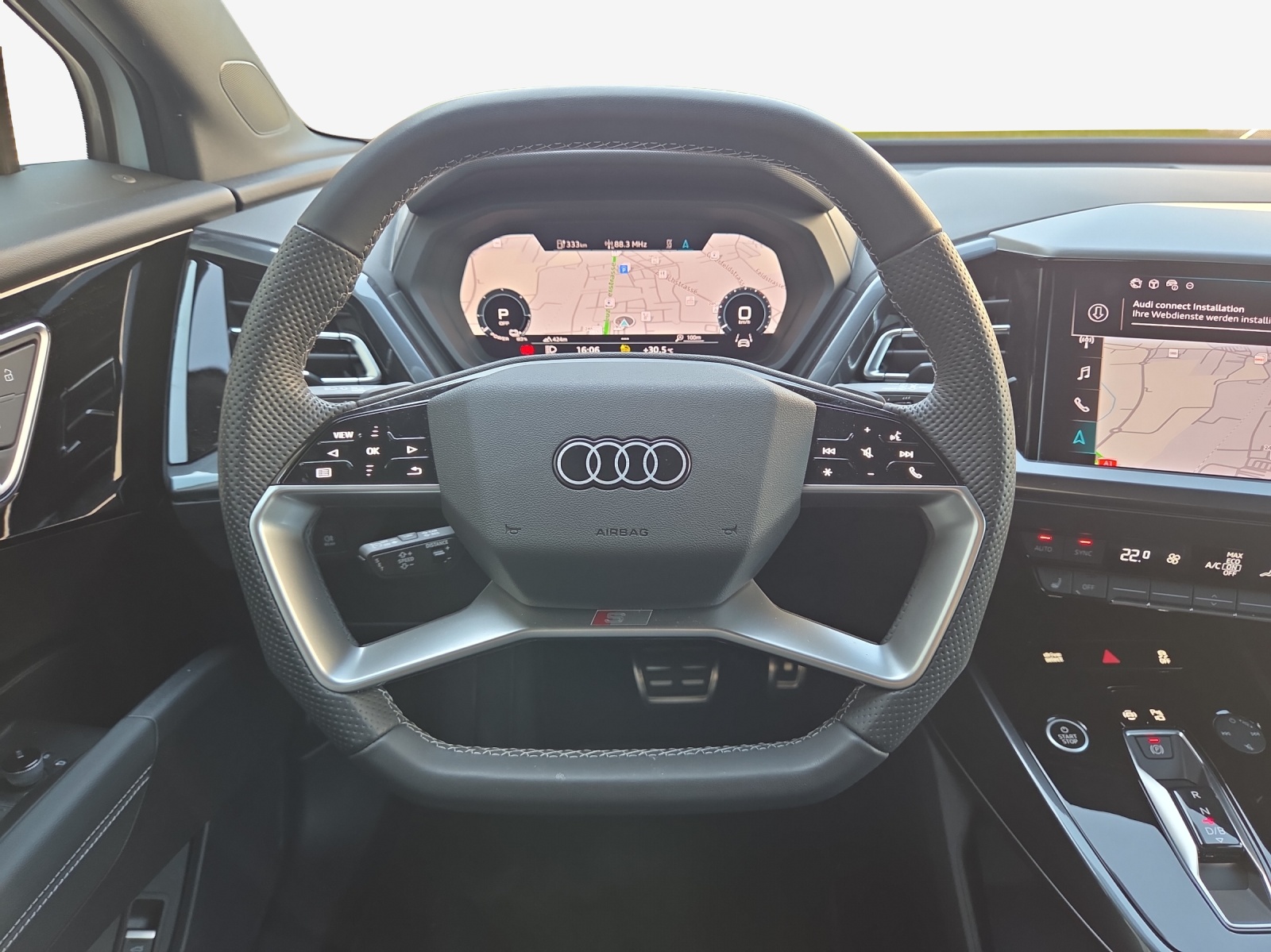 AUDI Q4 e-tron 45 quattro-image-9