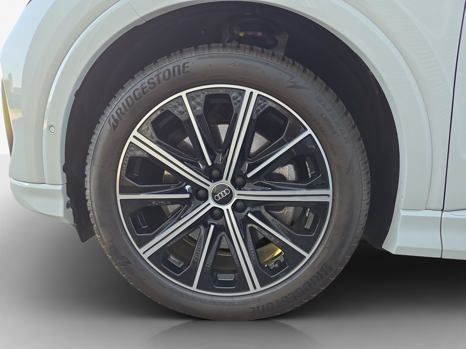 AUDI Q4 e-tron 45 quattro-image-14