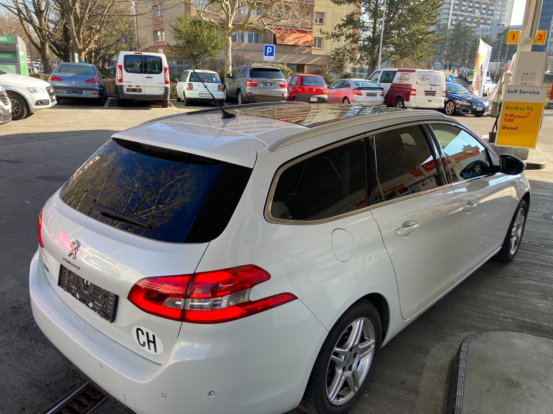 PEUGEOT 308 SW 1.2 THP Féline-image-2