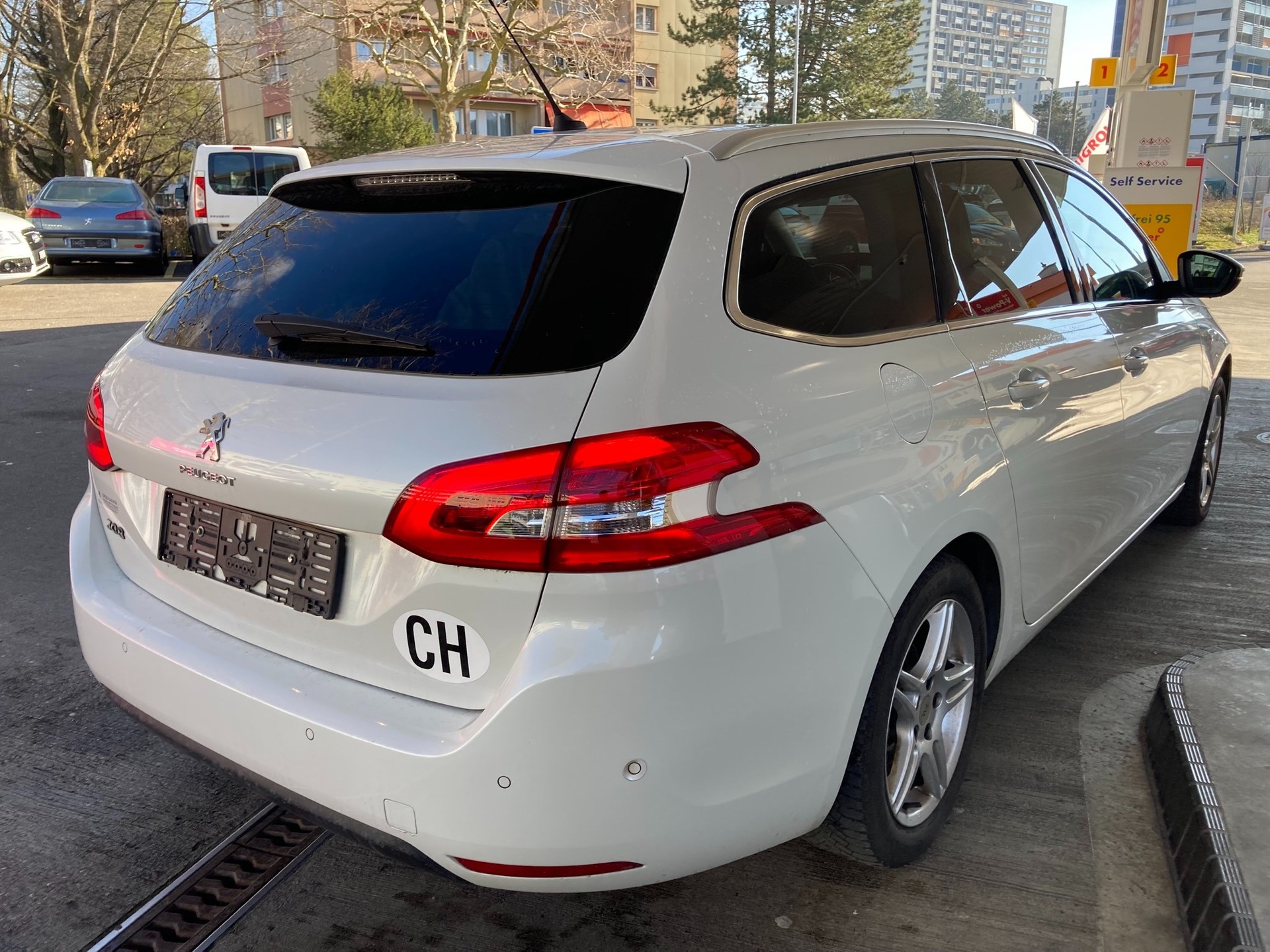 PEUGEOT 308 SW 1.2 THP Féline-image-3