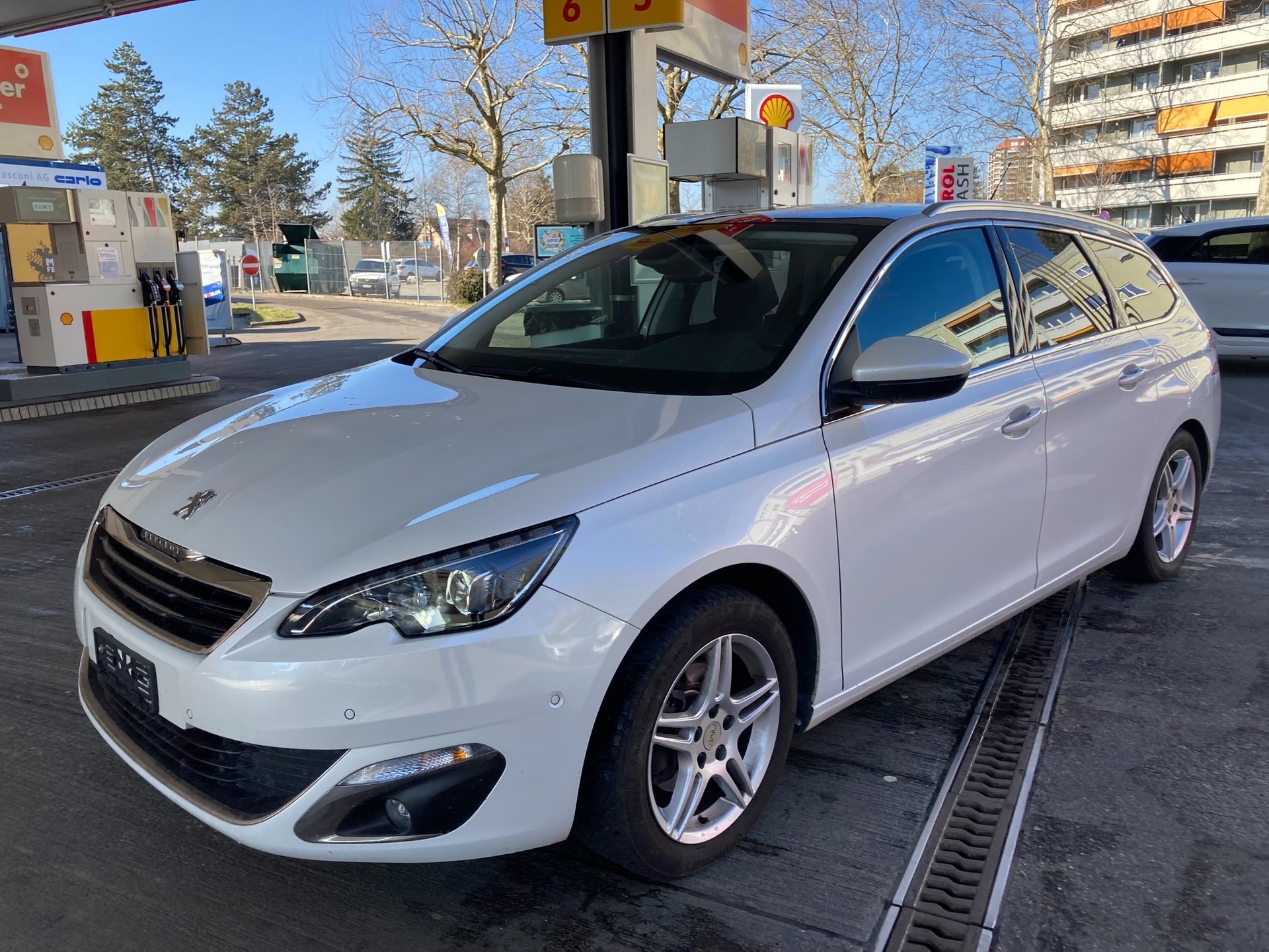 PEUGEOT 308 SW 1.2 THP Féline-image-0